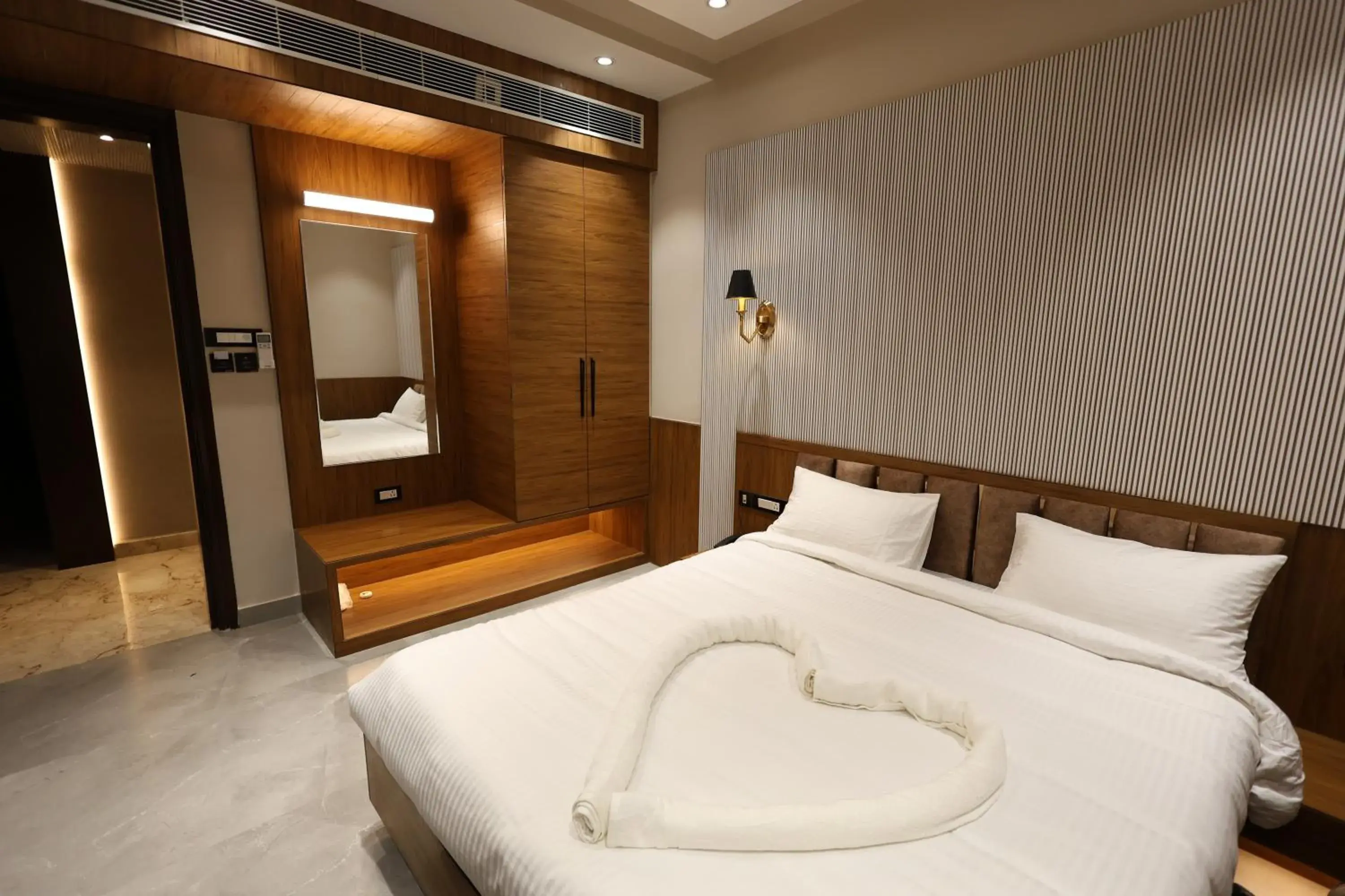 THE SRM CRYSTAL THE SRM CRYSTAL