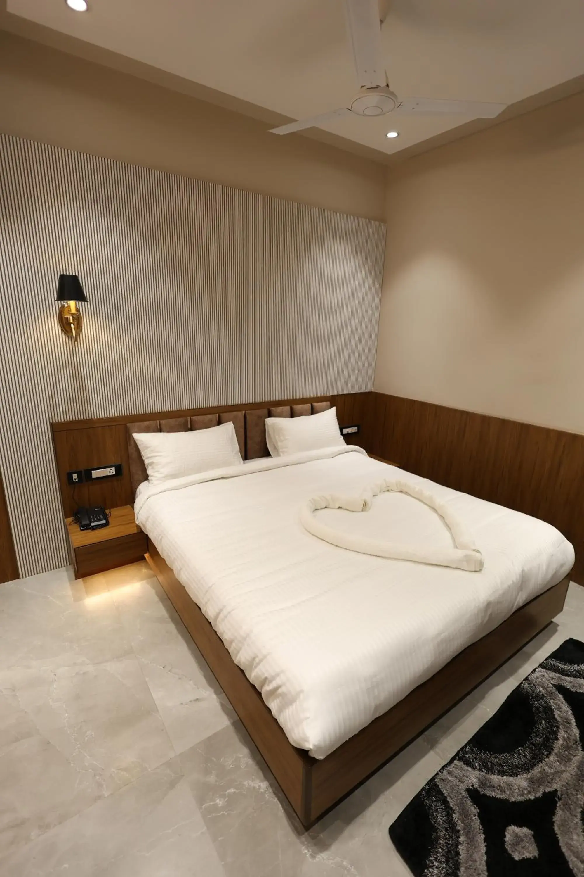 Double Room - single occupancy in THE SRM CRYSTAL Double Room - single occupancy in THE SRM CRYSTAL