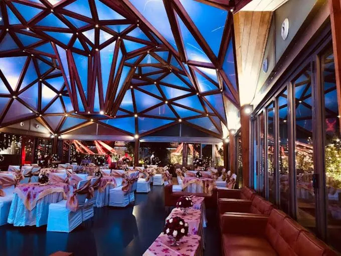 Restaurant/places to eat in Hotel Crystal Palace Meerut