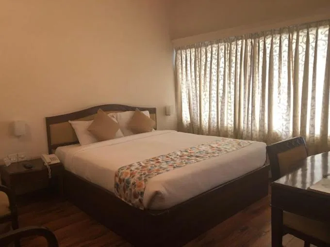 Bed in Hotel Crystal Palace Meerut