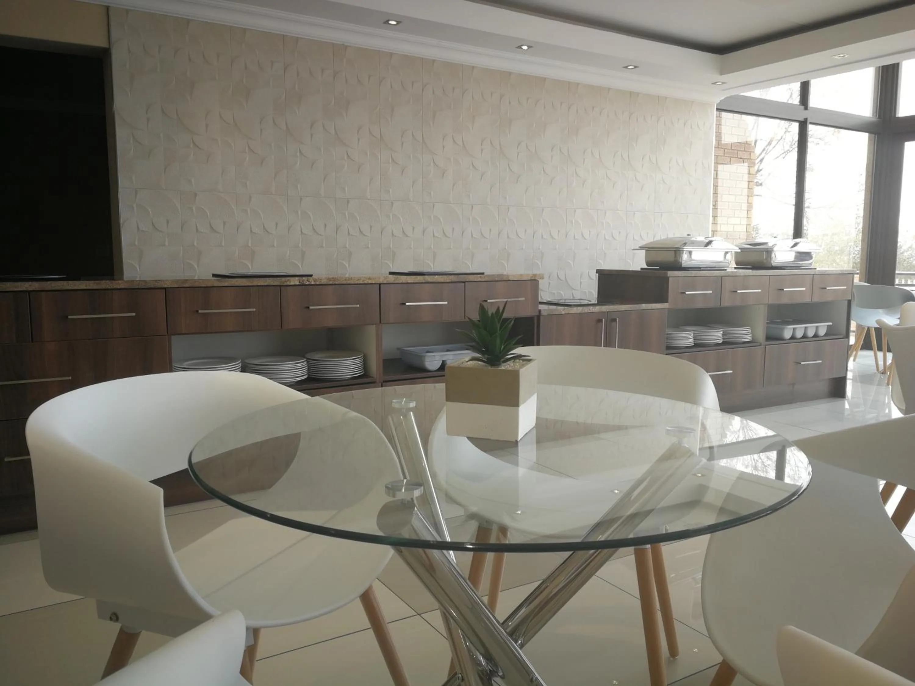 Breakfast in Eagle Nest Luxury Accommodation