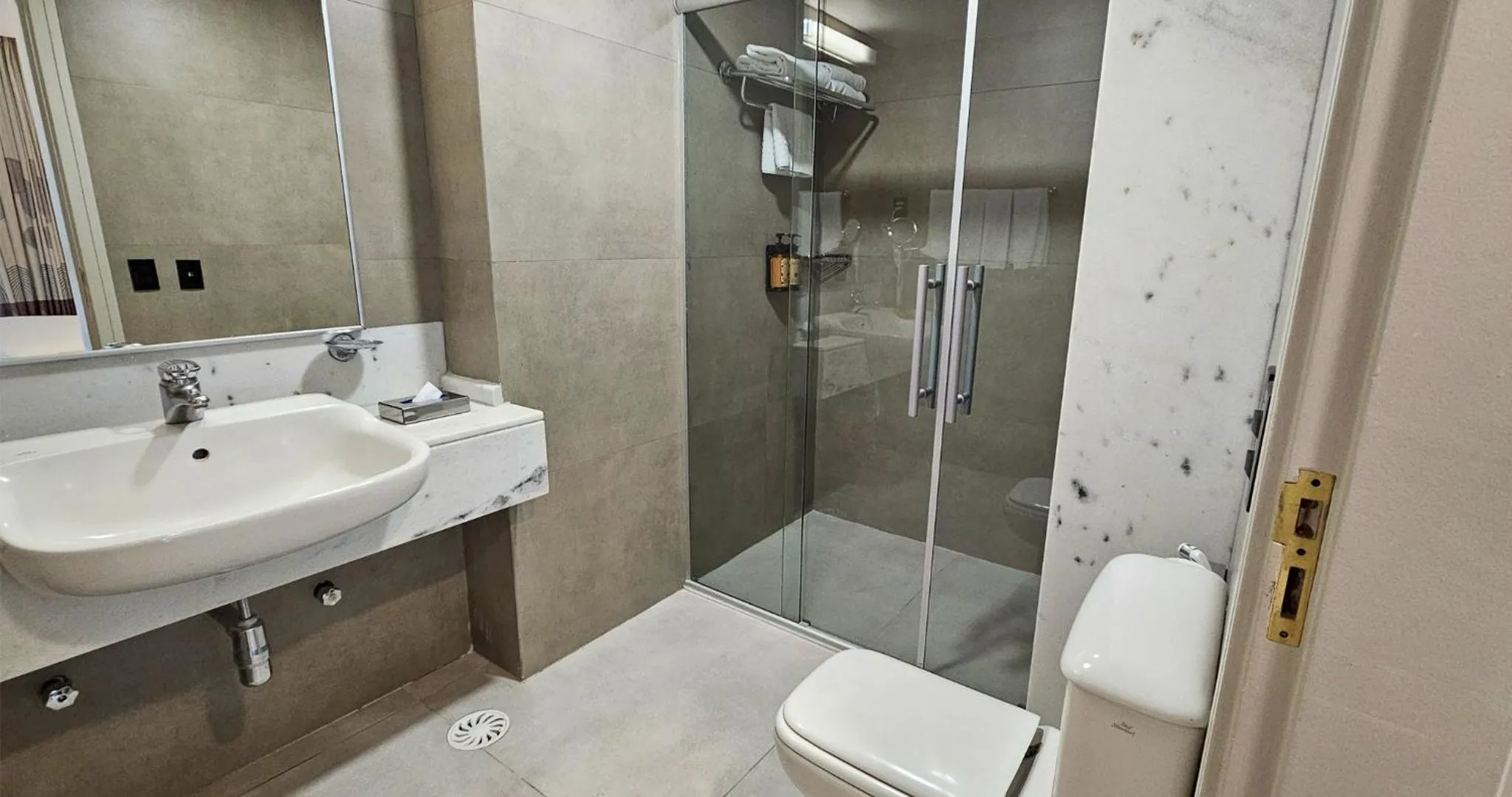 Shower in Hotel Nacional Inn Jaragua Sao Paulo