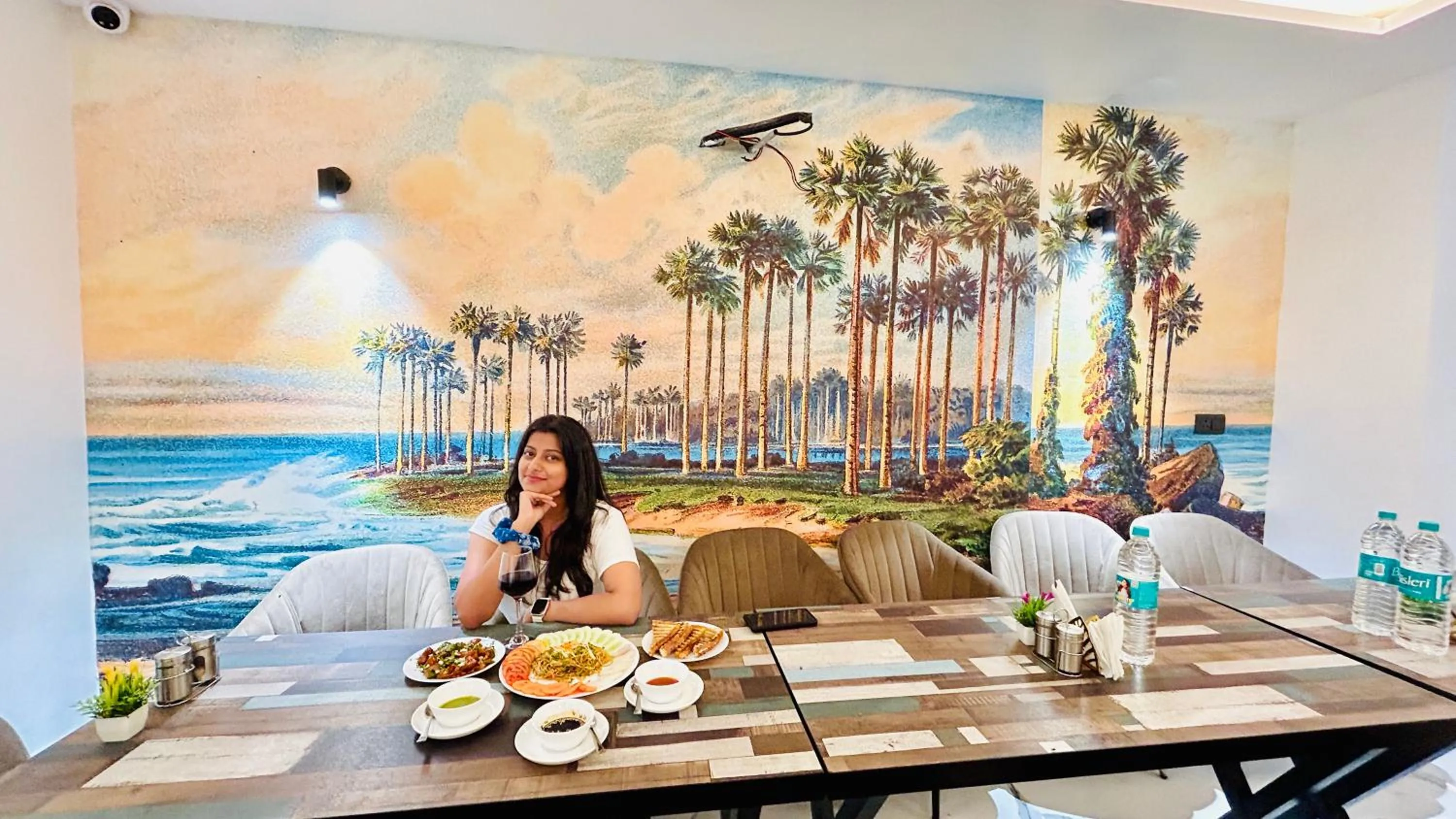 Restaurant/places to eat in Raksha Suites & Banquet Greater Noida