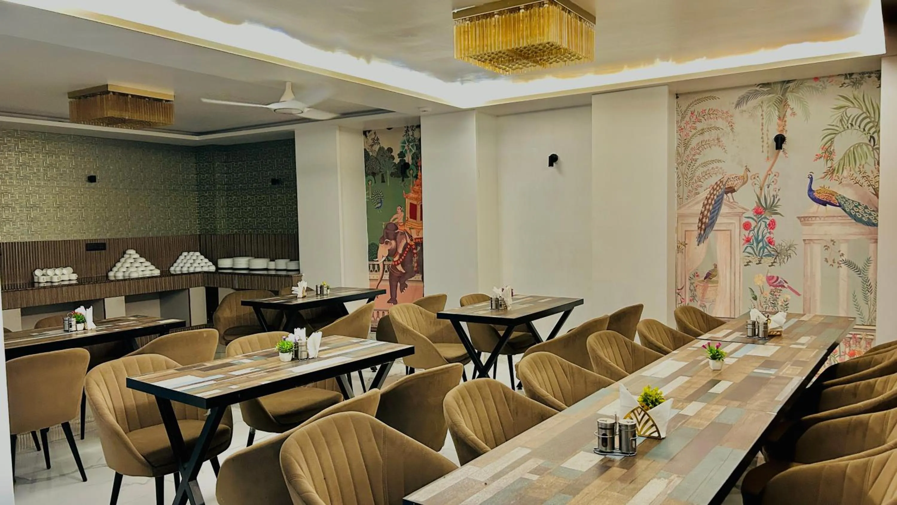 Restaurant/places to eat in Raksha Suites & Banquet Greater Noida
