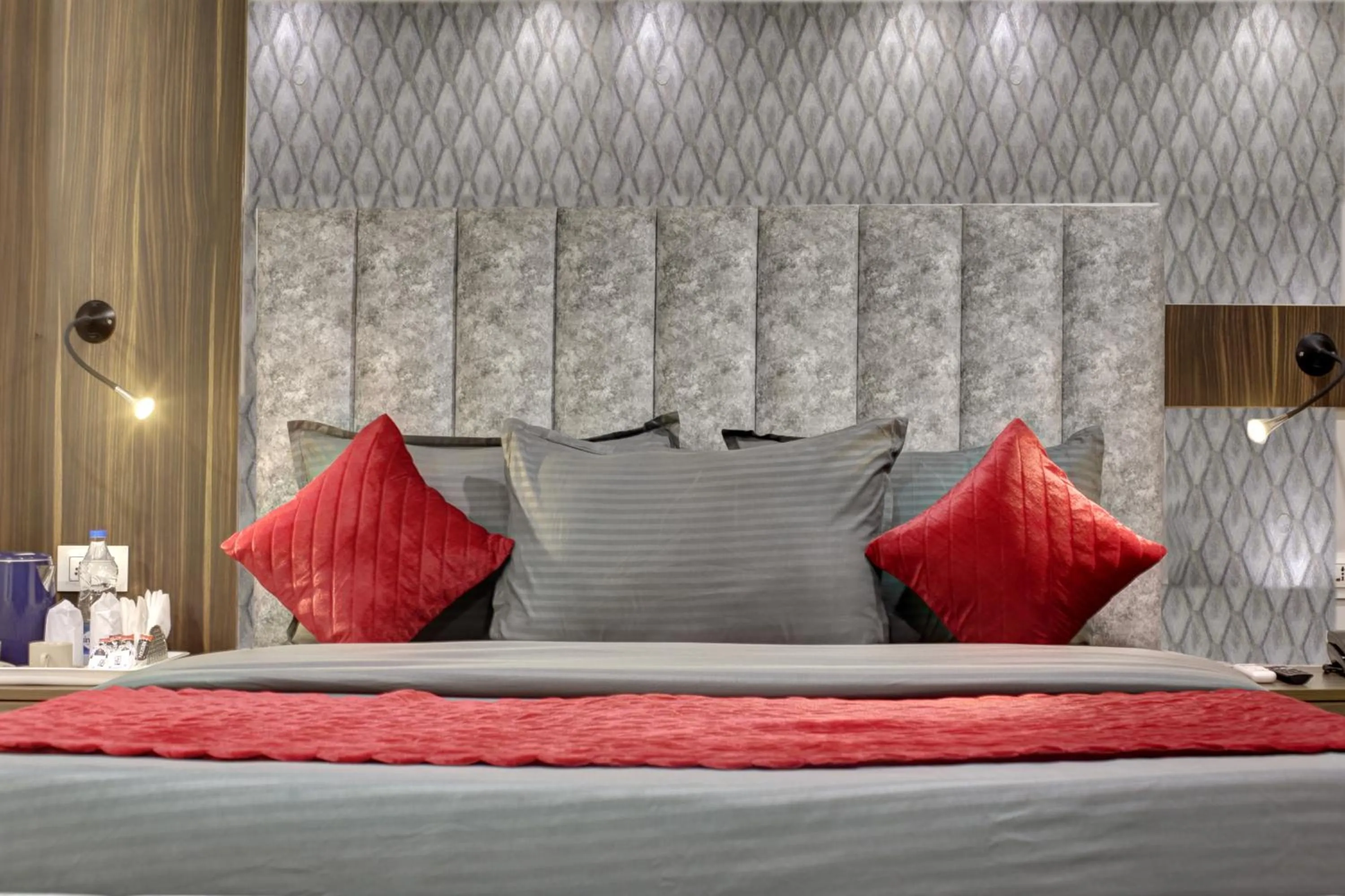 Bed in SONESTA LUXURY APARTMENT