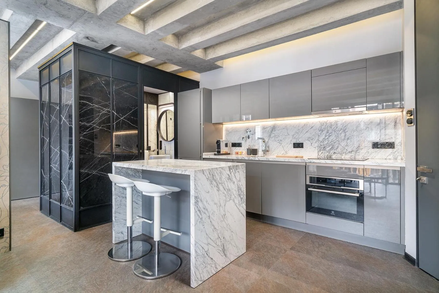 Kitchen or kitchenette in RA Apartments