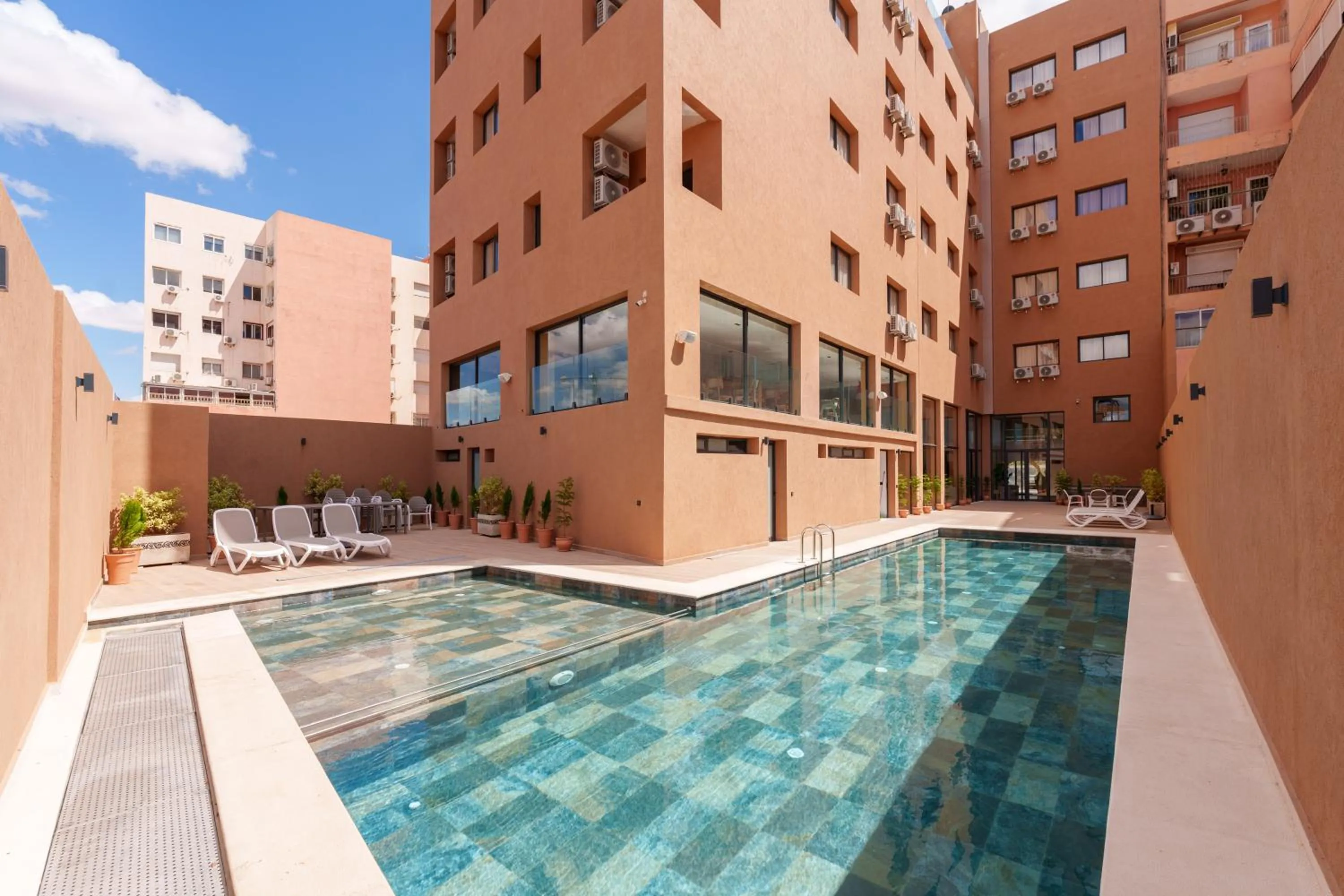 Swimming pool in Appart Hôtel Rambla