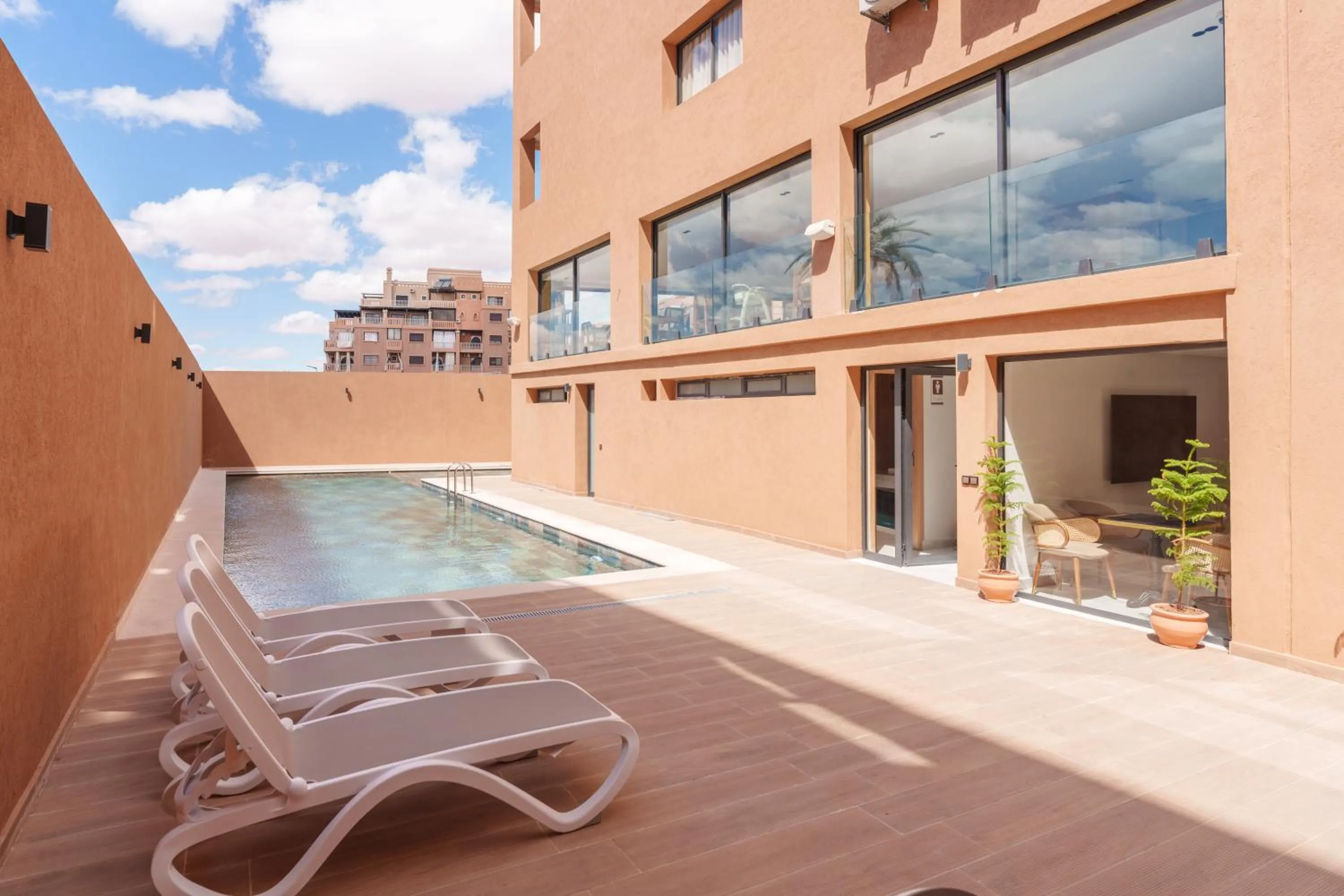 Swimming pool in Appart Hôtel Rambla