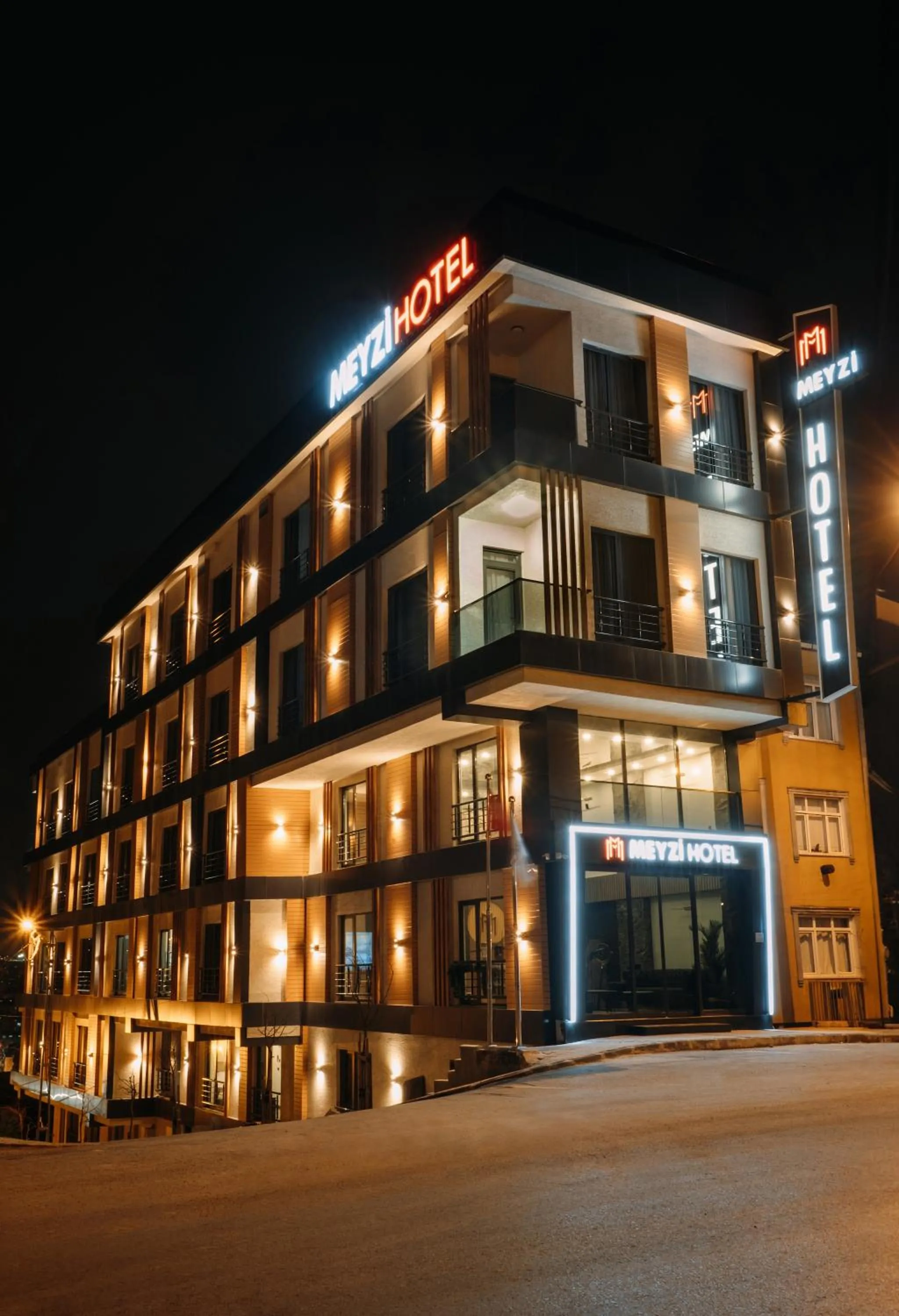 Property building in Meyzi Hotel