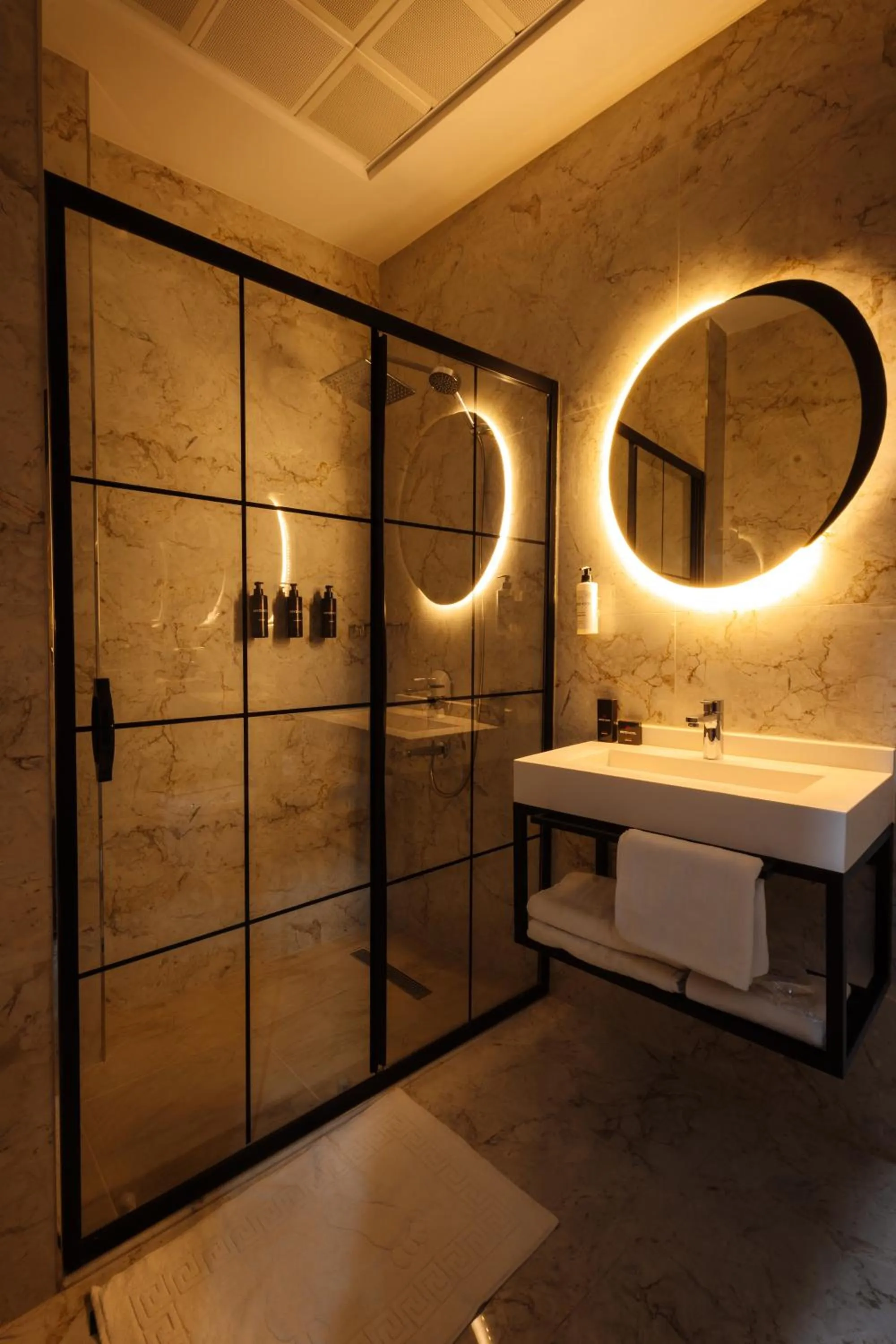 Shower in Meyzi Hotel