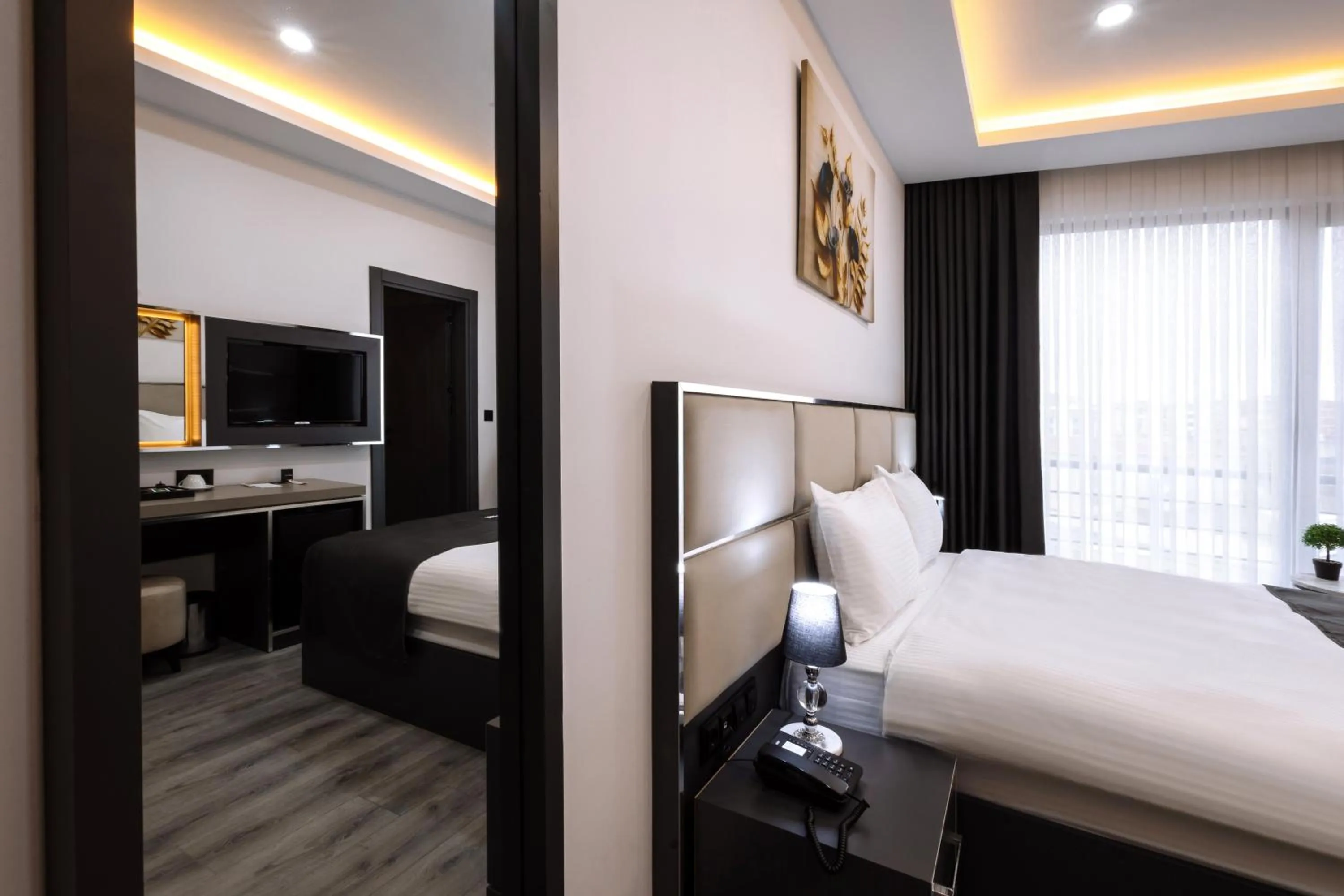 Communal lounge/ TV room, Bed in Meyzi Hotel