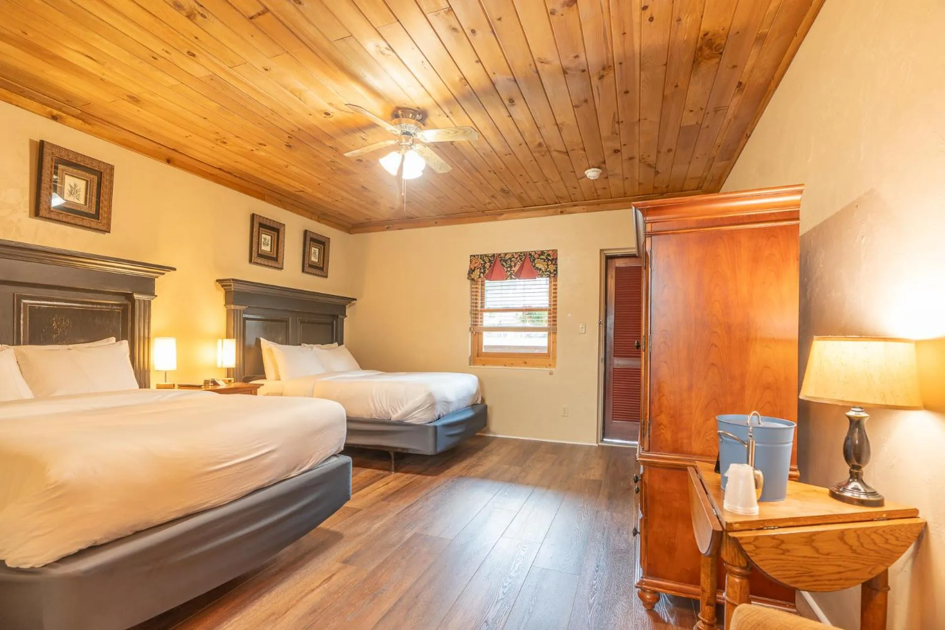 Bedroom in The Ridgeway Inn