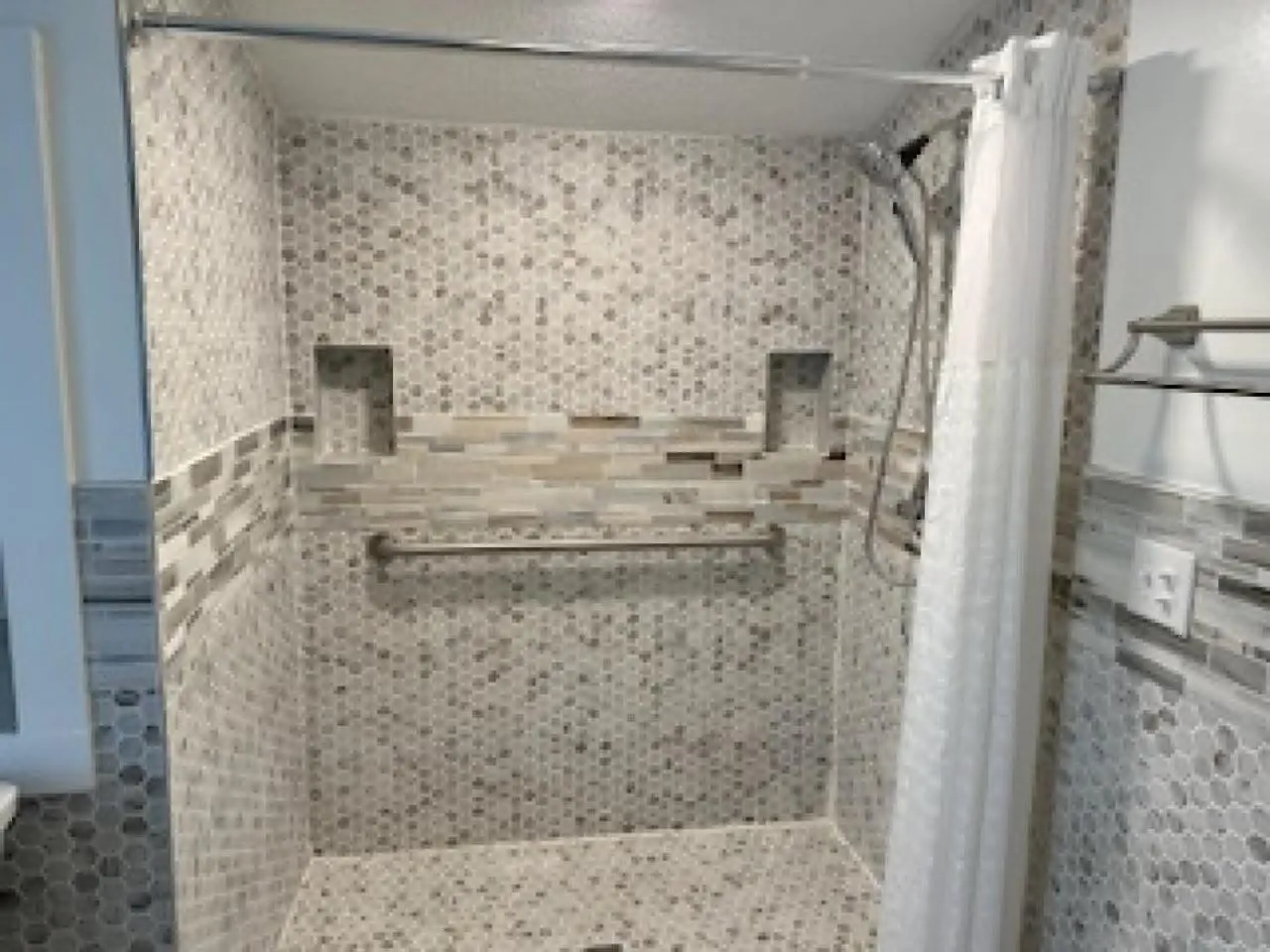 Shower in The Ridgeway Inn