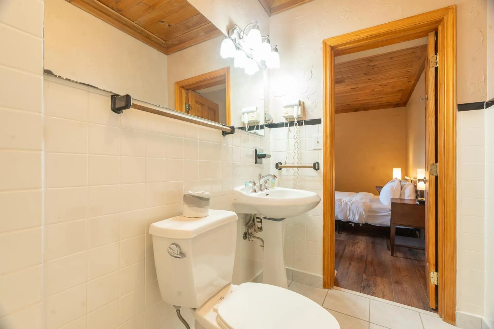 Toilet in The Ridgeway Inn