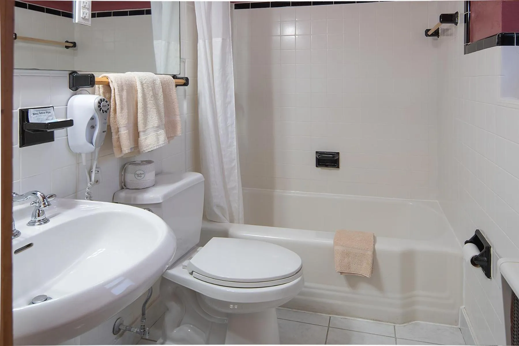 Bathroom in The Ridgeway Inn