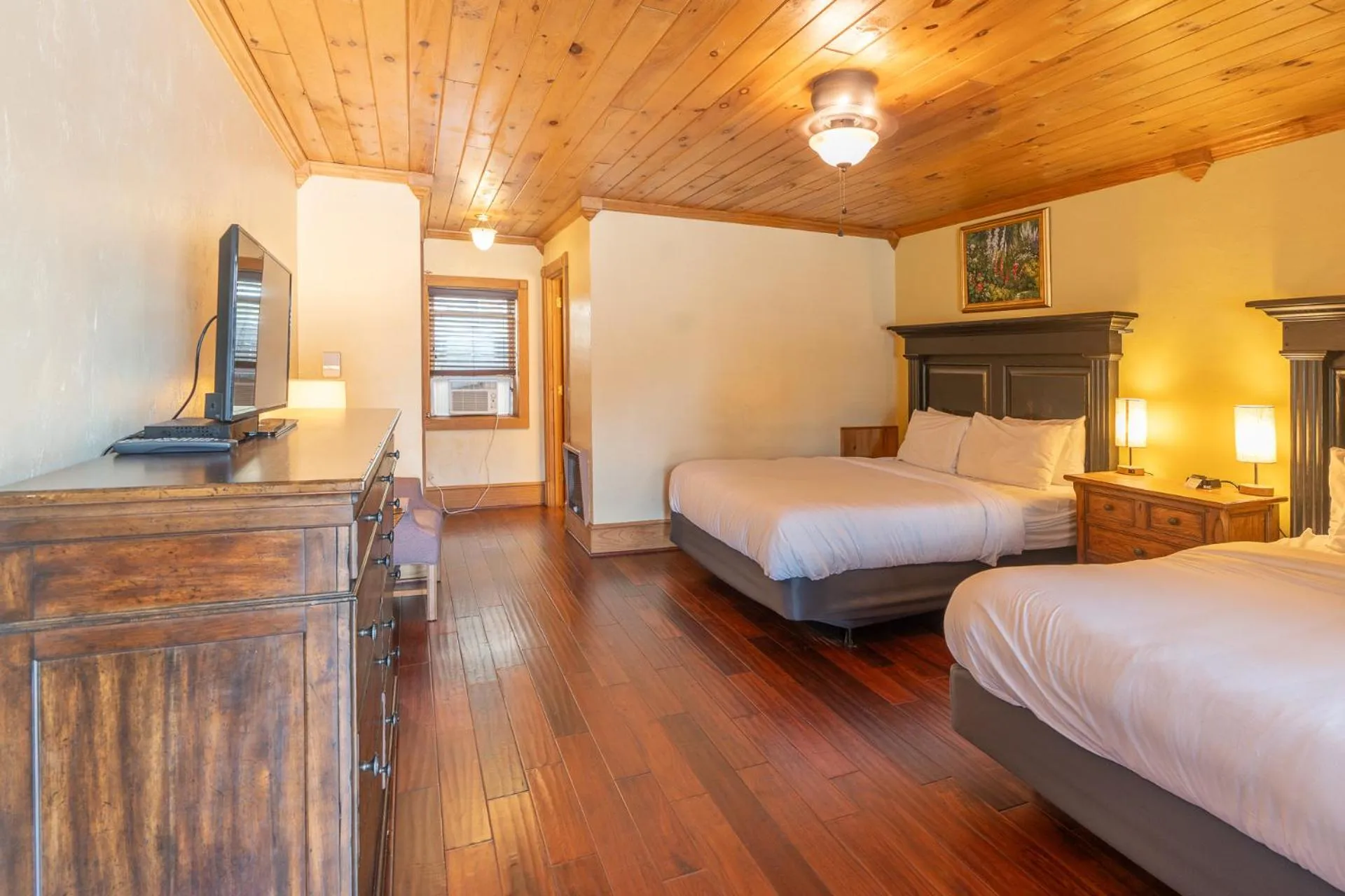 Bedroom in The Ridgeway Inn
