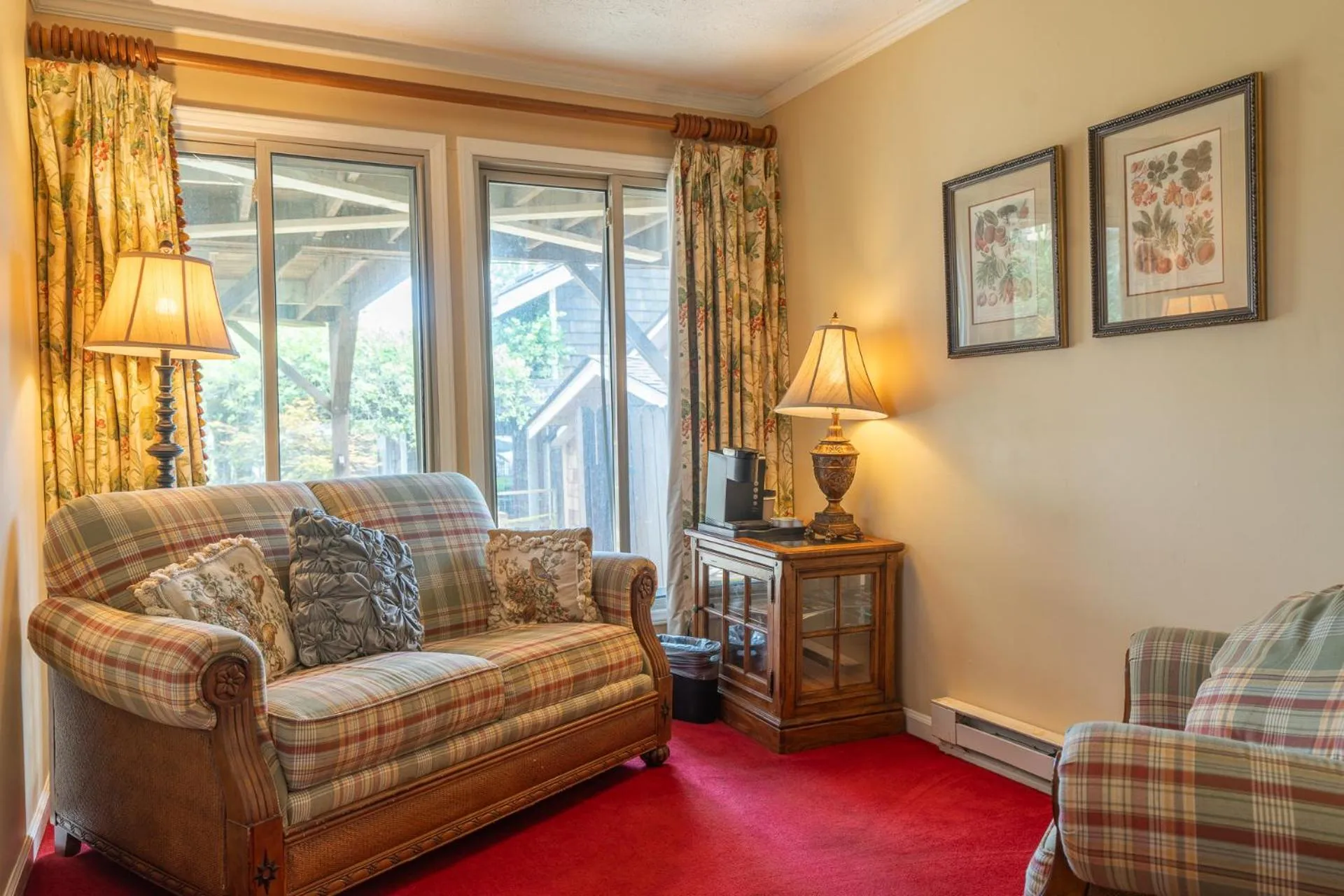 Living room in The Ridgeway Inn