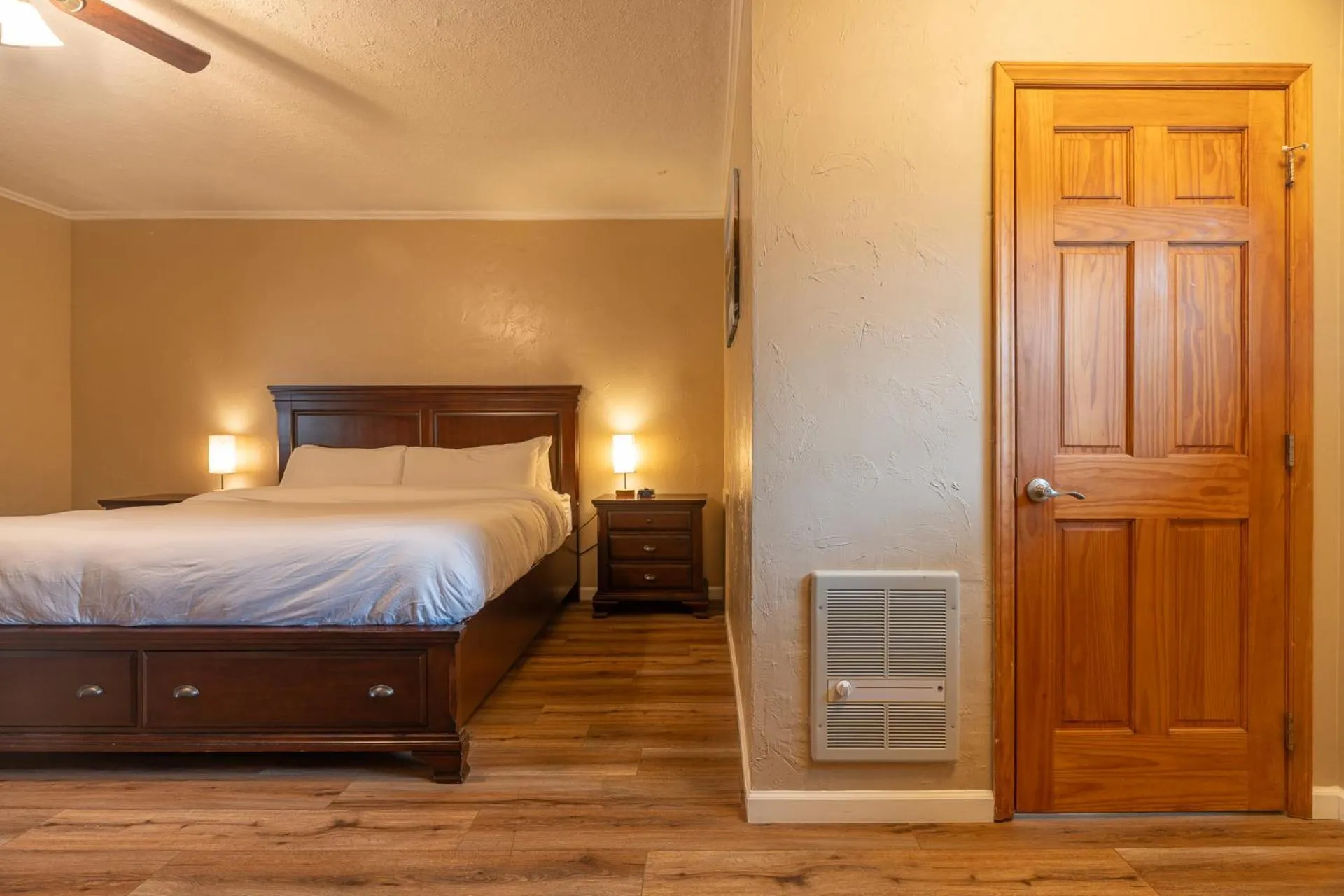 Bed in The Ridgeway Inn