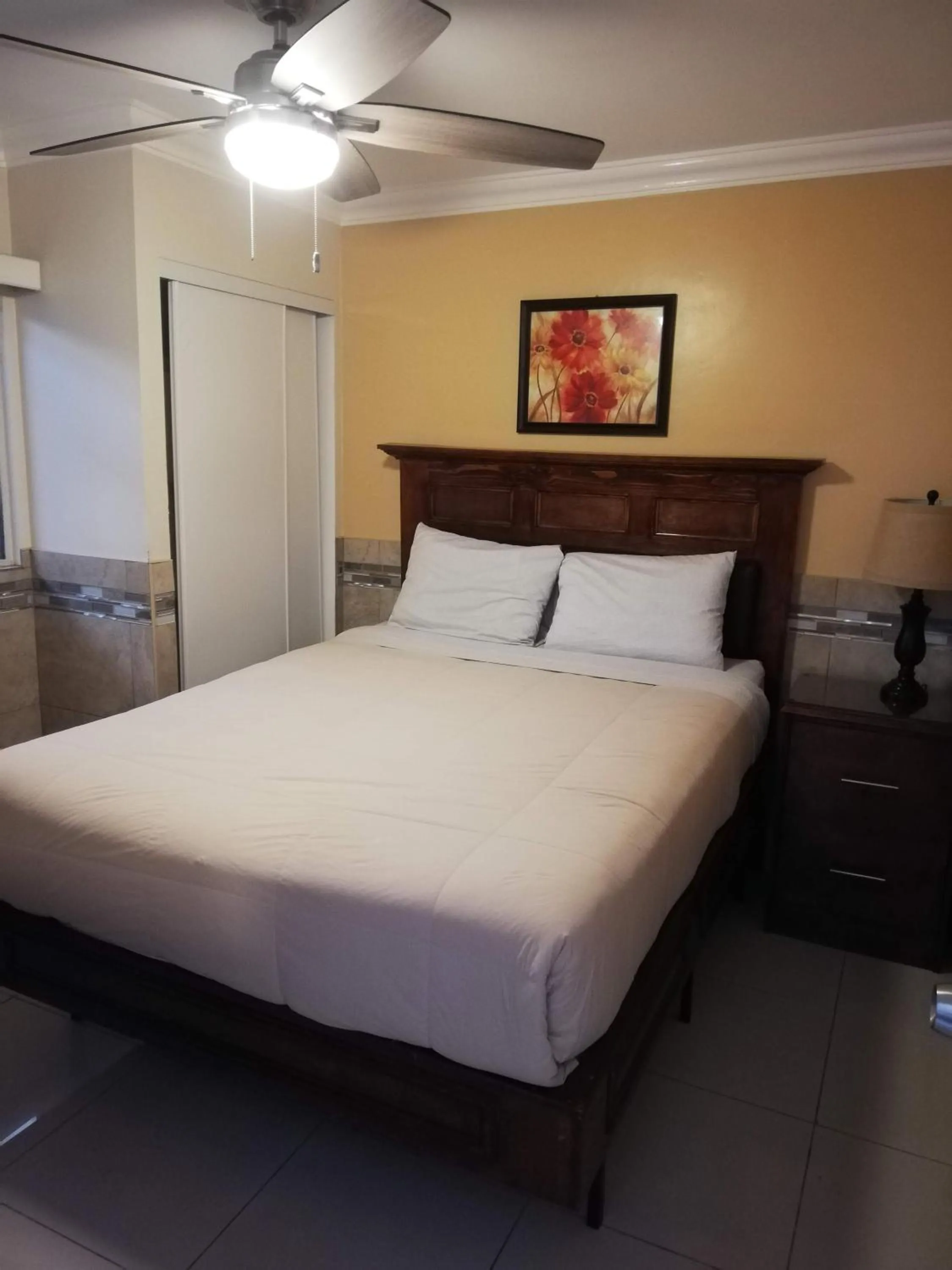 Bedroom, Bed in Suites Leon Rojo