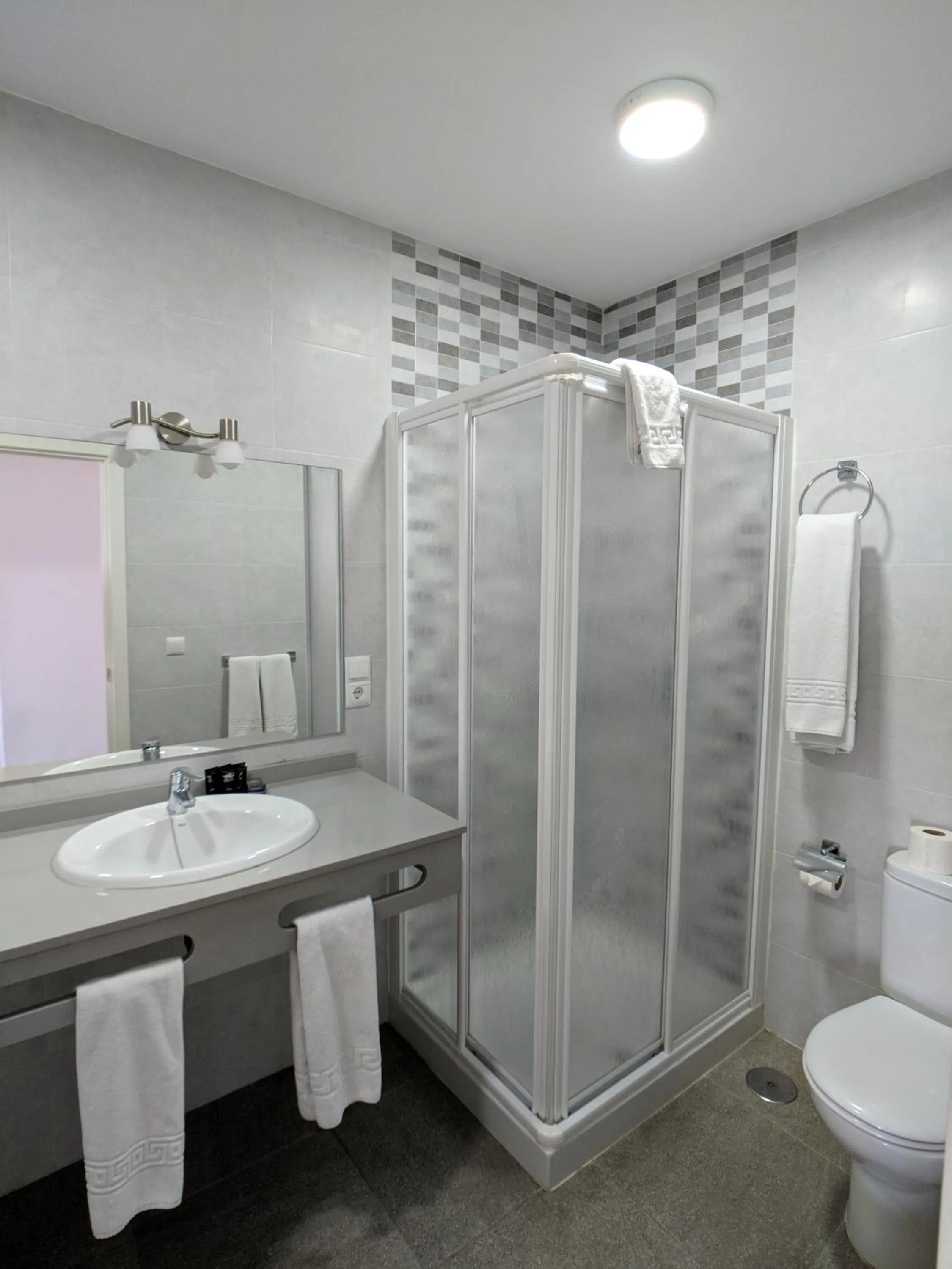 Bathroom in Apartamentos Perla Marina