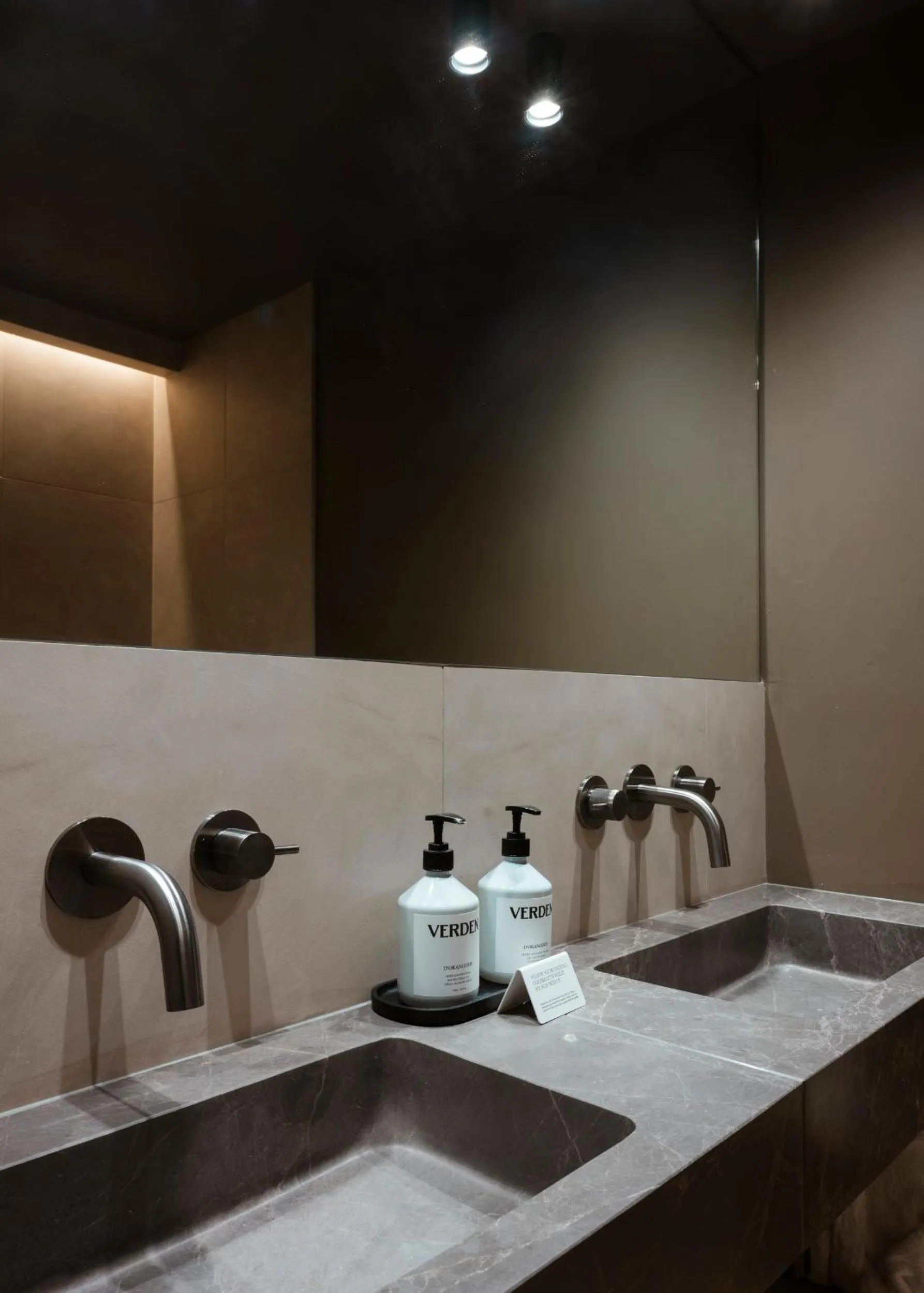 Bathroom in Hyll Hotel