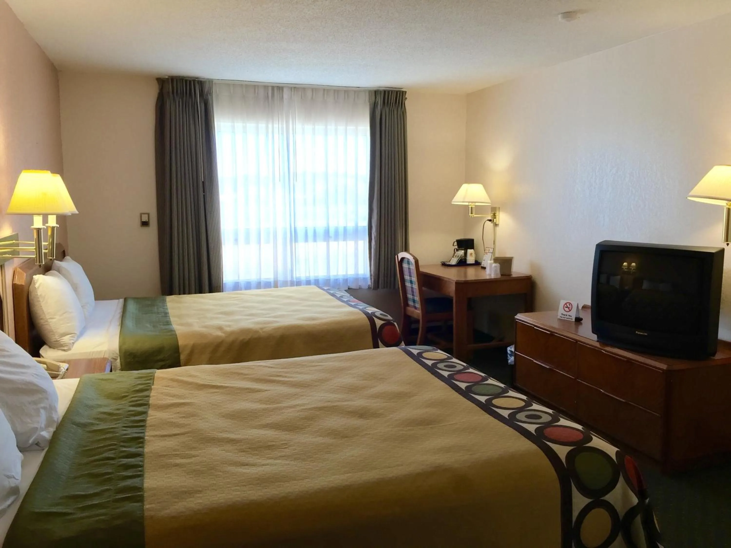 TV and multimedia, TV/Entertainment Center in Super 8 by Wyndham Madison East