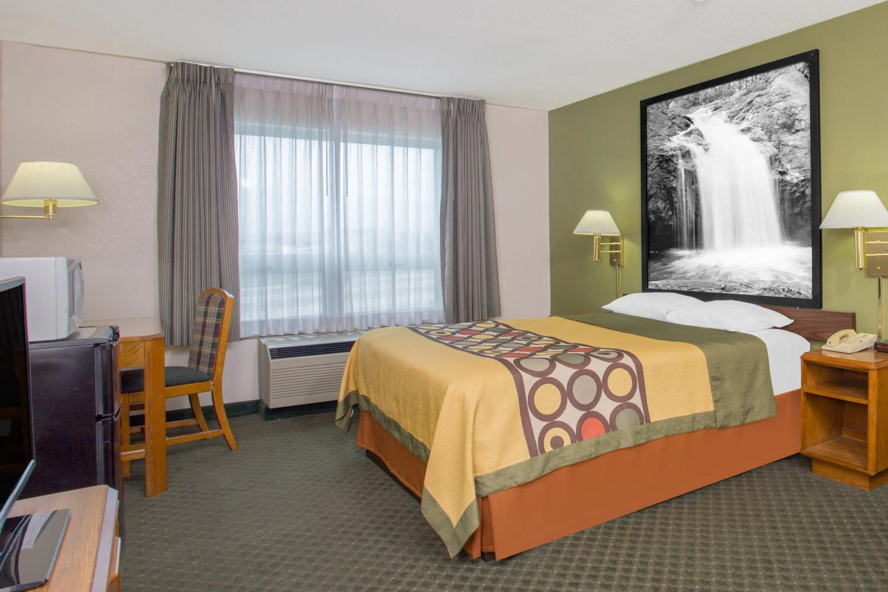 Photo of the whole room in Super 8 by Wyndham Madison East