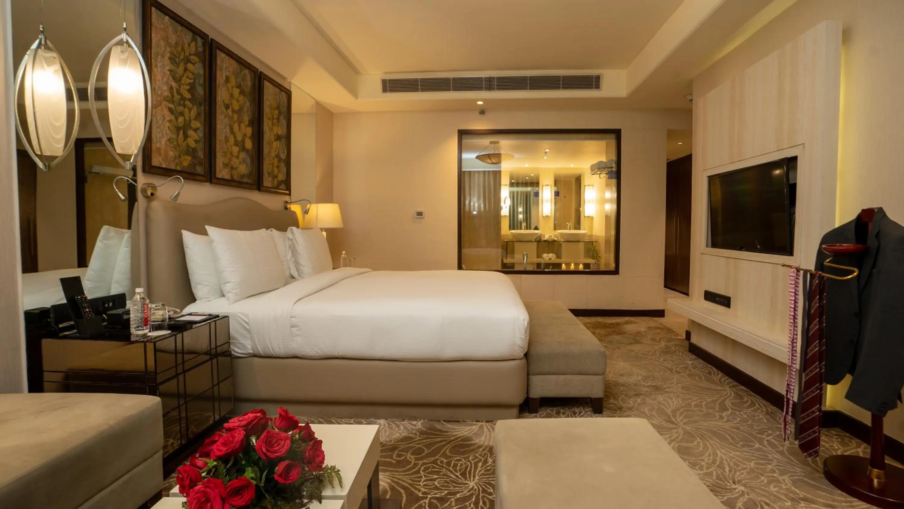 Bed in DoubleTree by Hilton Agra