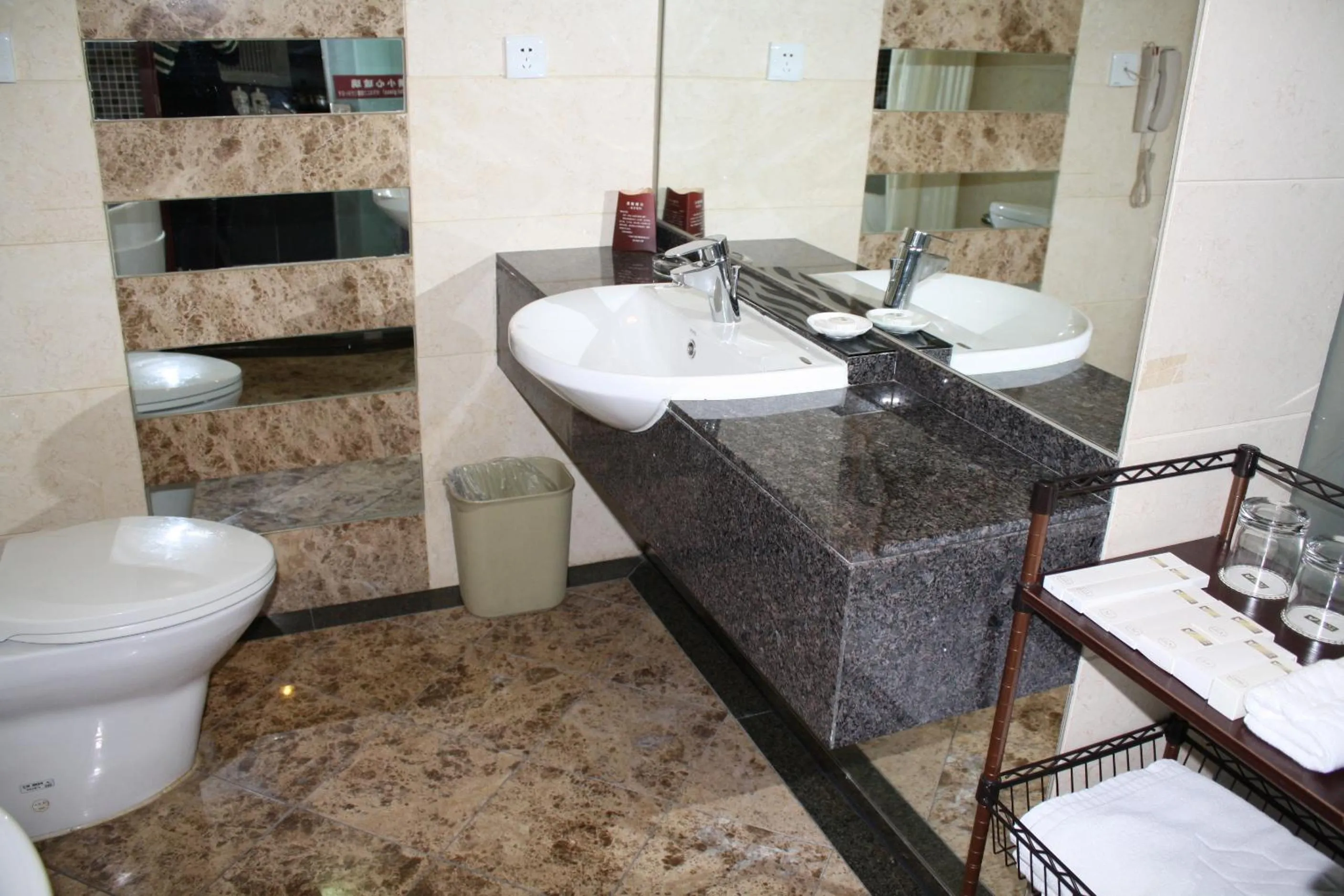 Bathroom in 悦丰酒店广州银丰国际公寓北站店