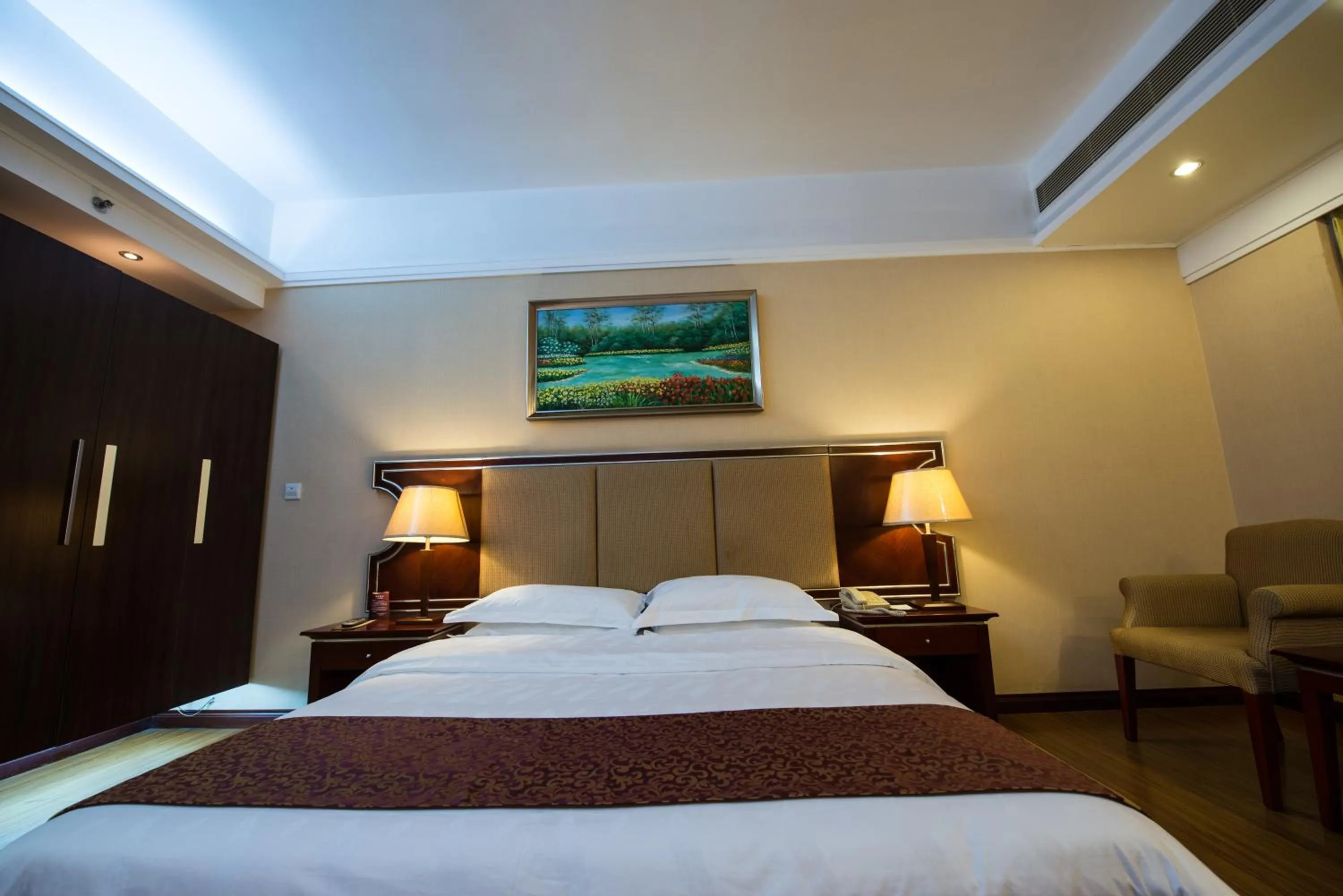 bunk bed, Bed in 悦丰酒店广州银丰国际公寓北站店