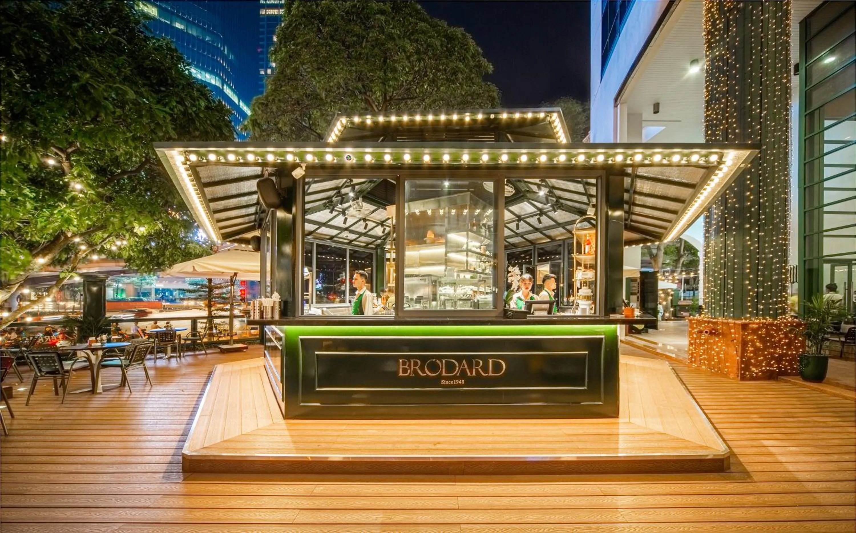 Restaurant/places to eat in Daeha Serviced Apartment