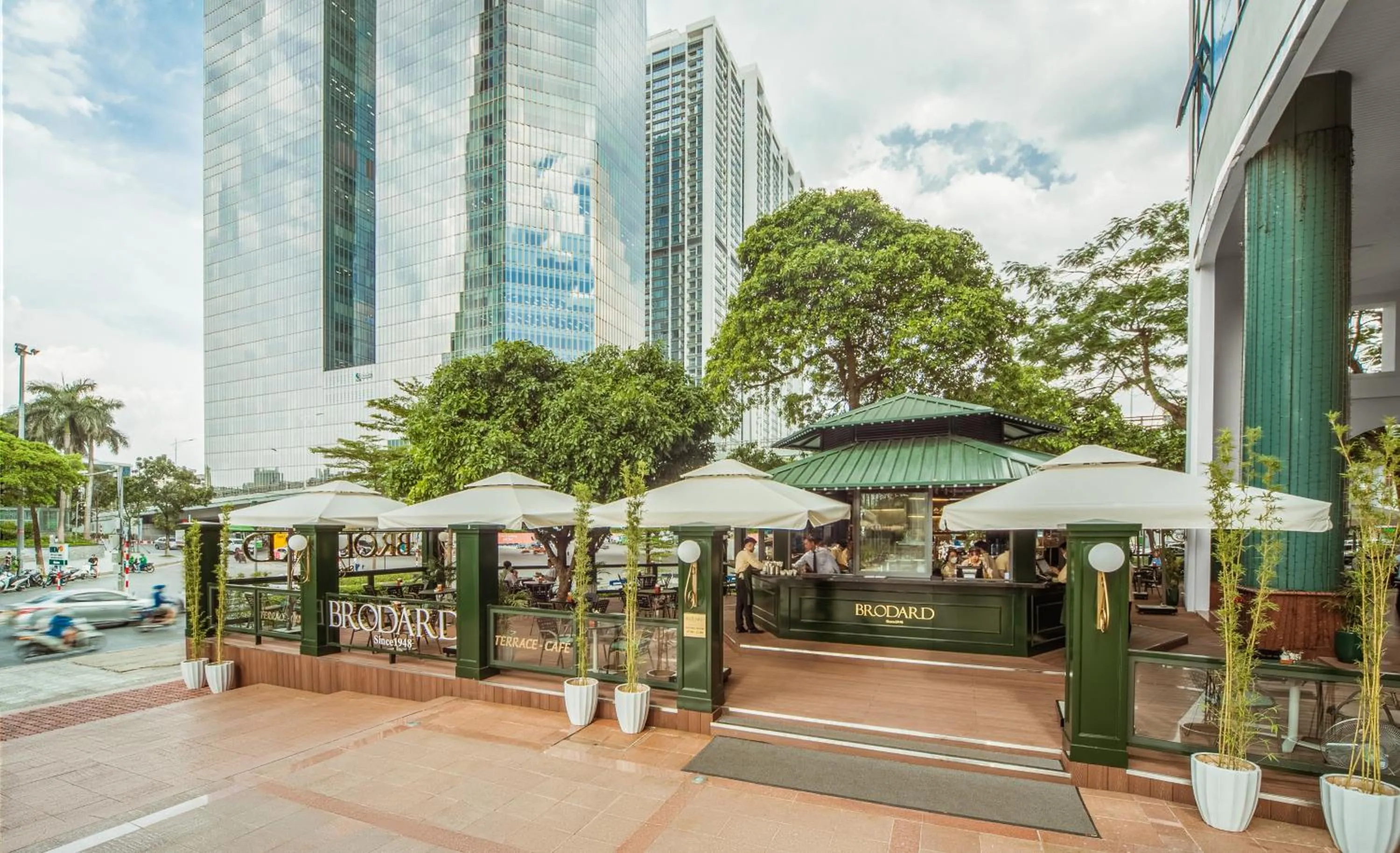 Restaurant/places to eat in Daeha Serviced Apartment