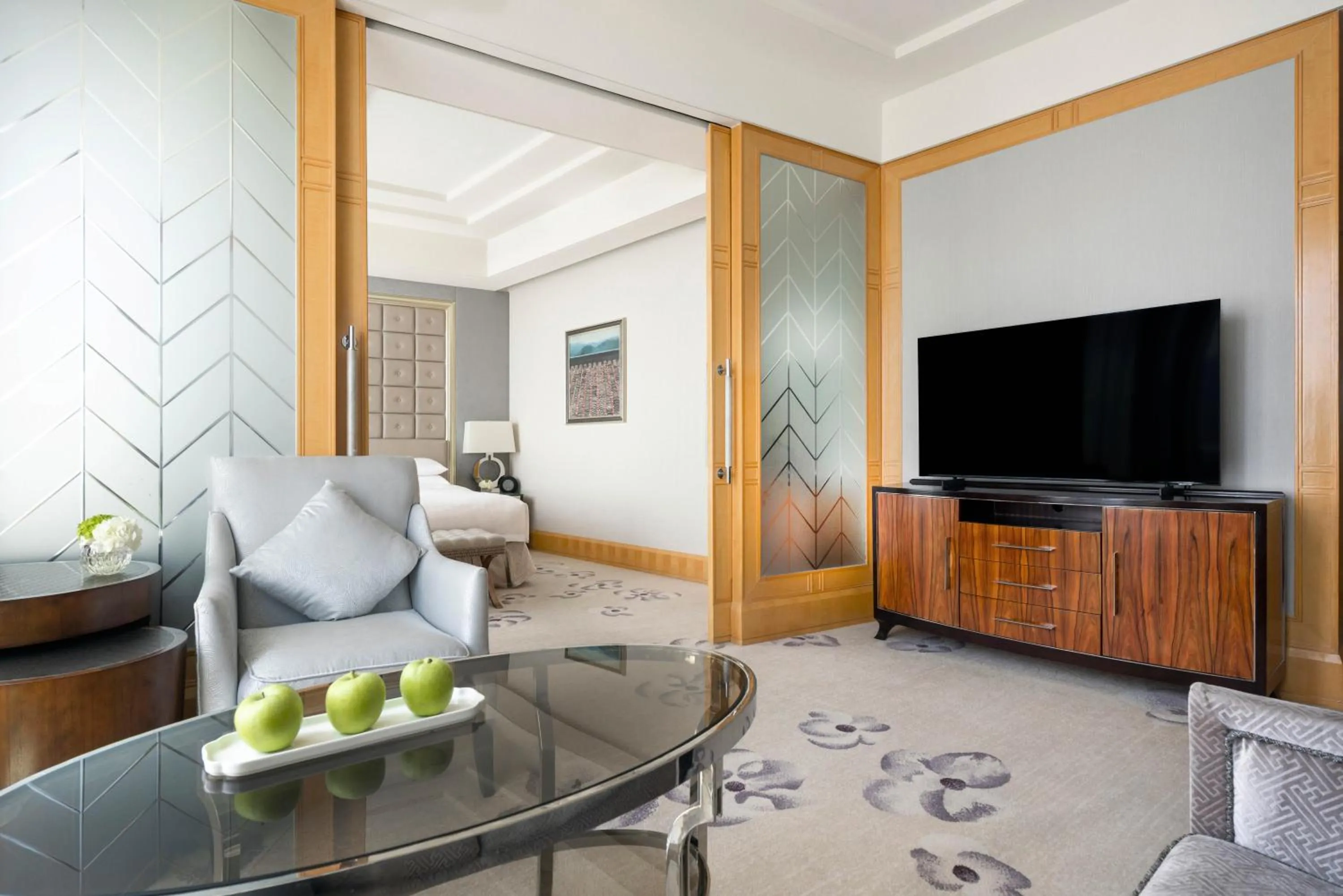 TV and multimedia in Shangri-La Nanjing