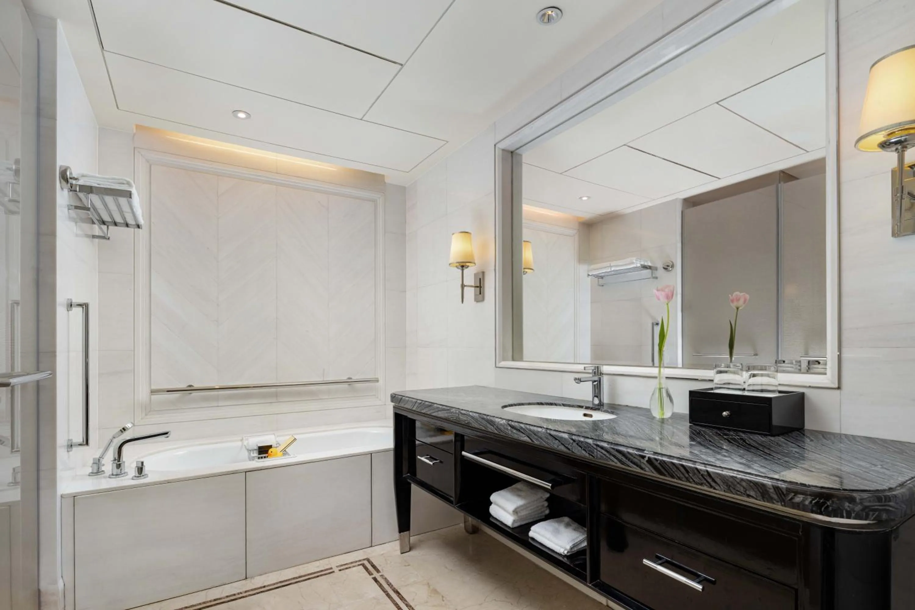 Bathroom in Shangri-La Nanjing