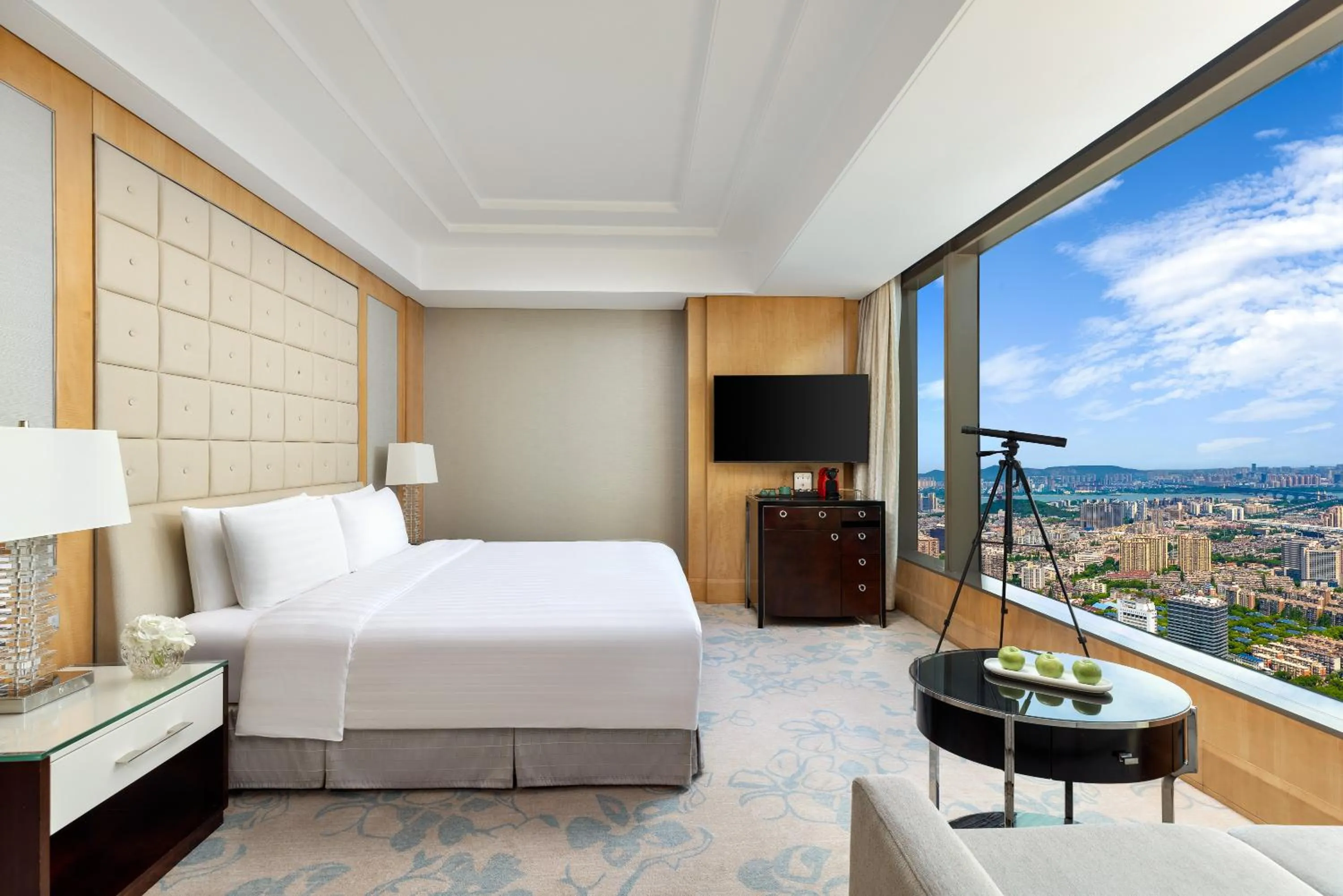 Bedroom, Bed in Shangri-La Nanjing