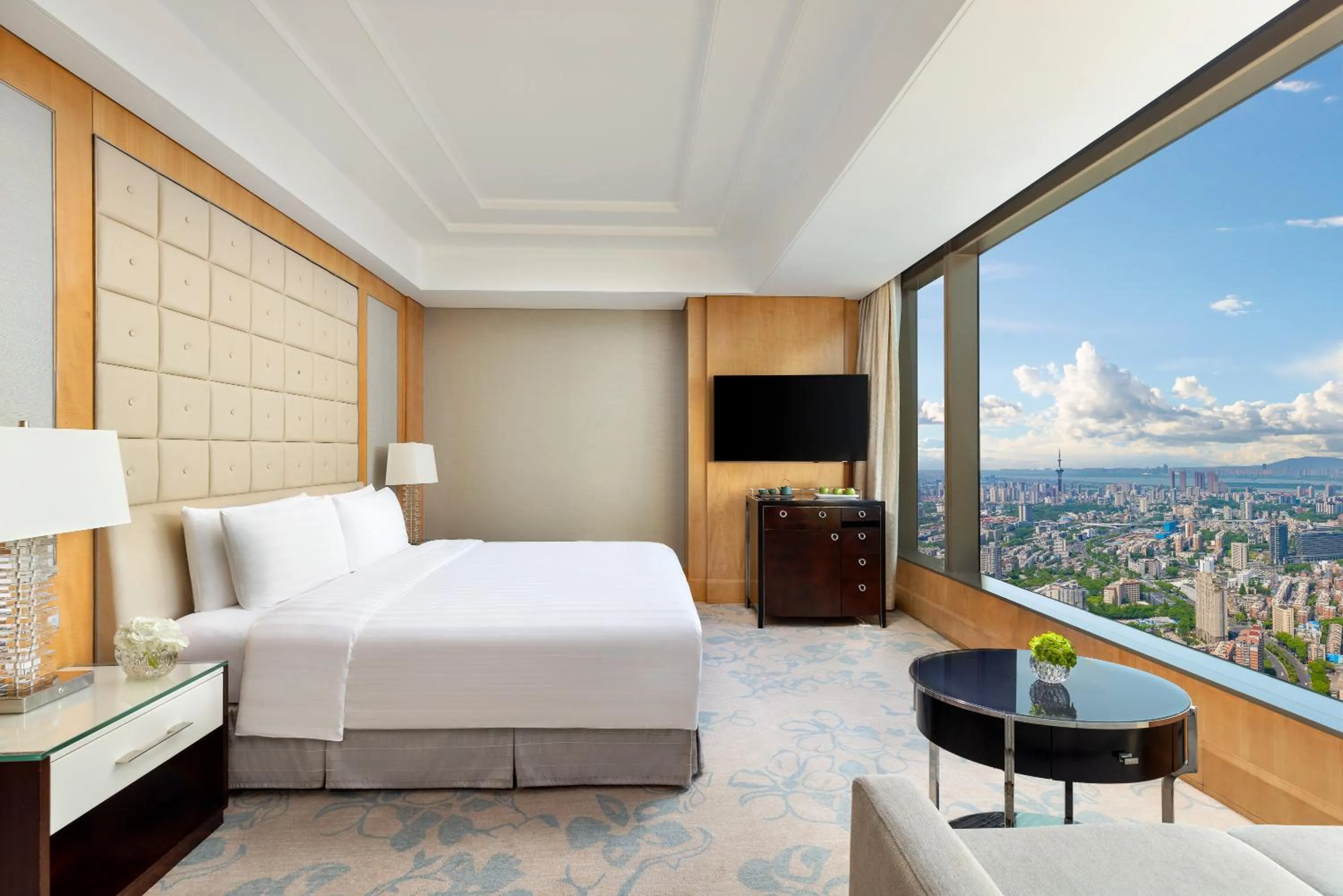 Bedroom, Bed in Shangri-La Nanjing