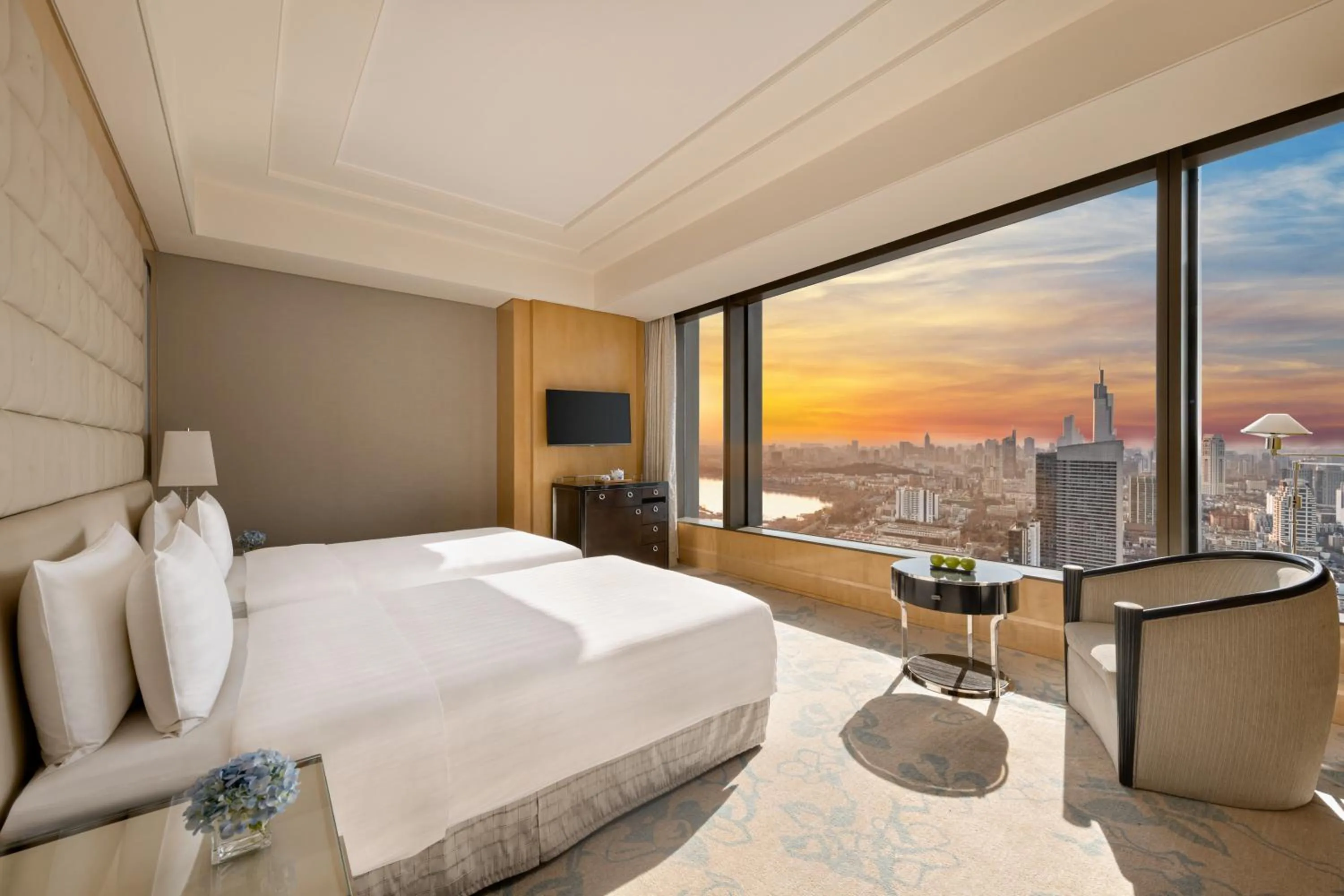 Bedroom, Bed in Shangri-La Nanjing