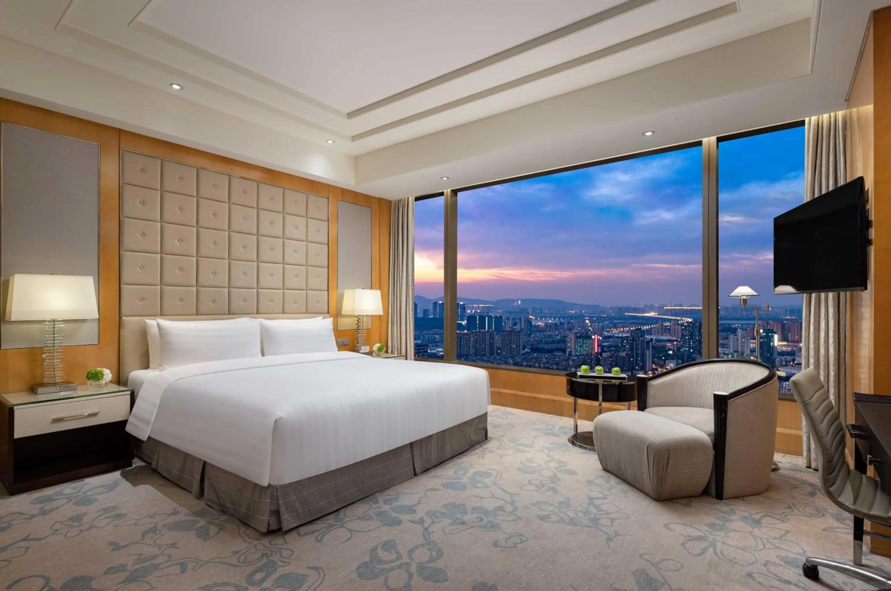 Bedroom, Bed in Shangri-La Nanjing