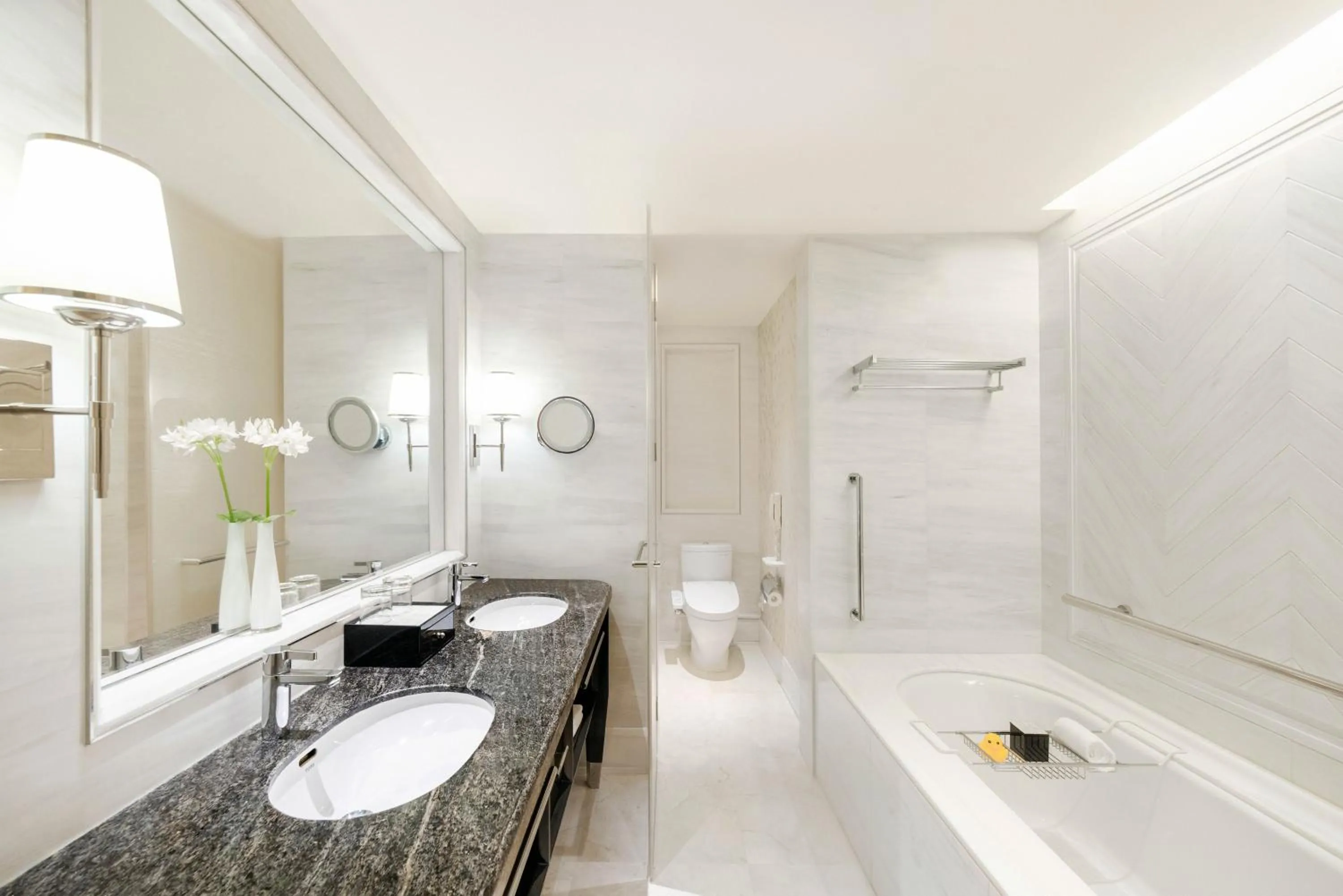 Toilet in Shangri-La Nanjing