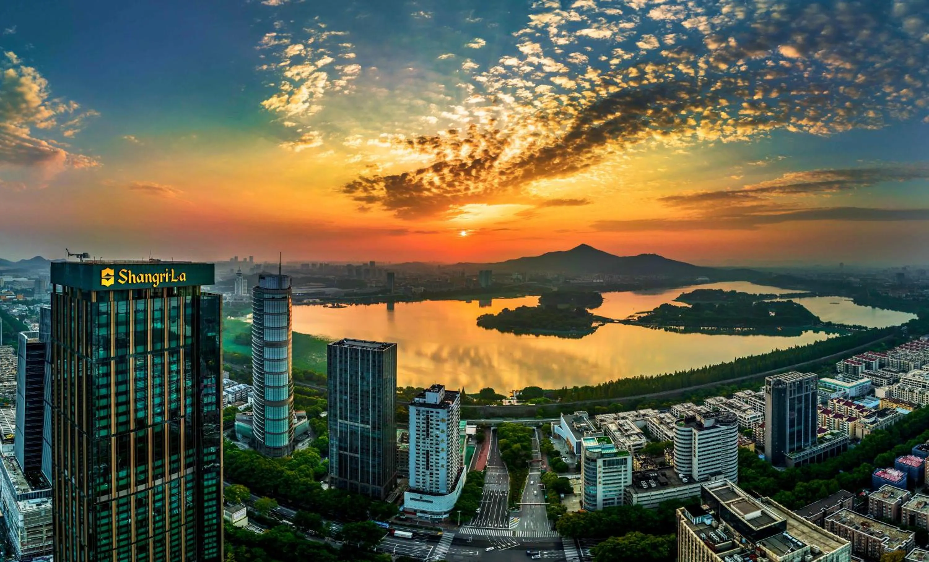 Lake view in Shangri-La Nanjing