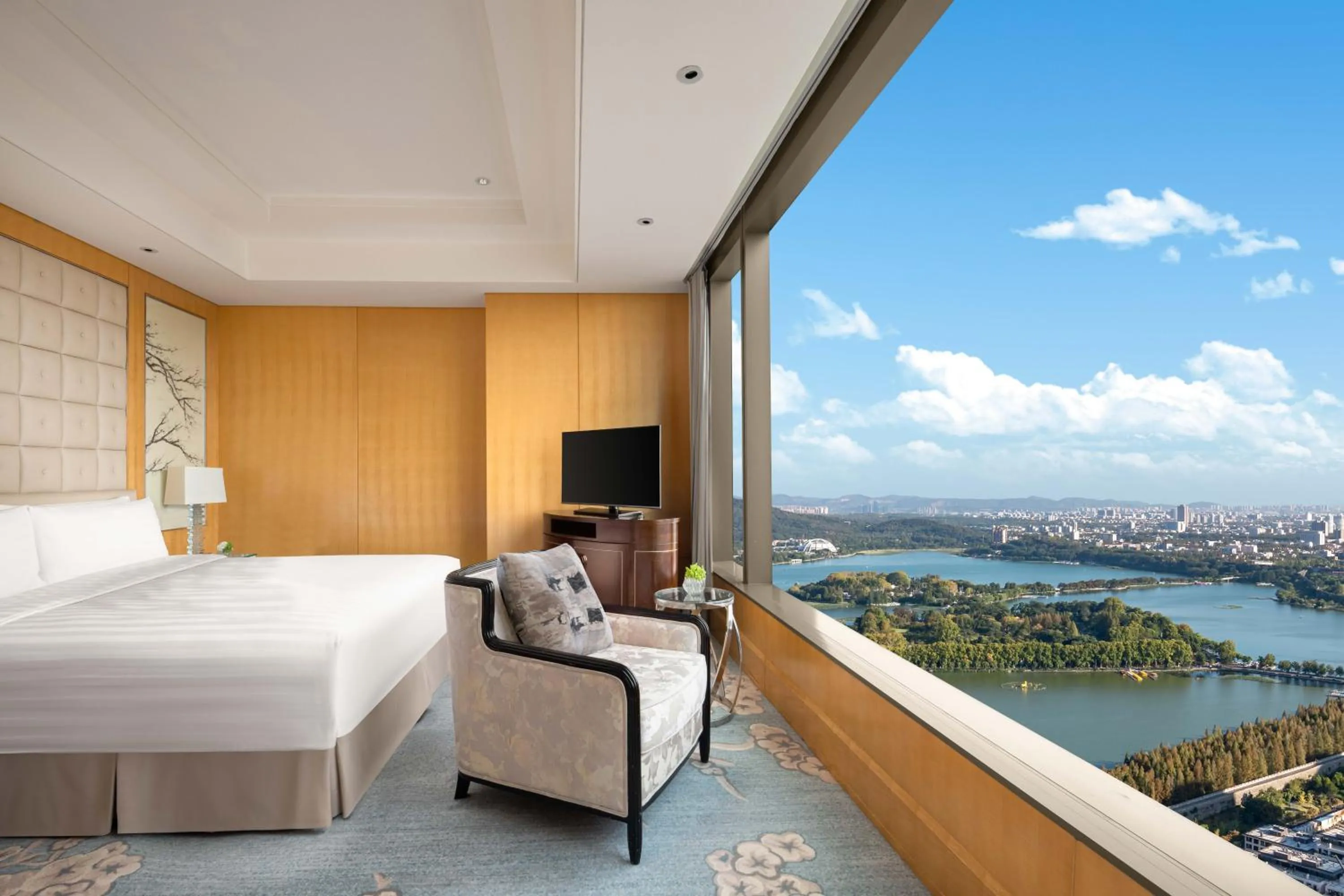 Bedroom, Bed in Shangri-La Nanjing