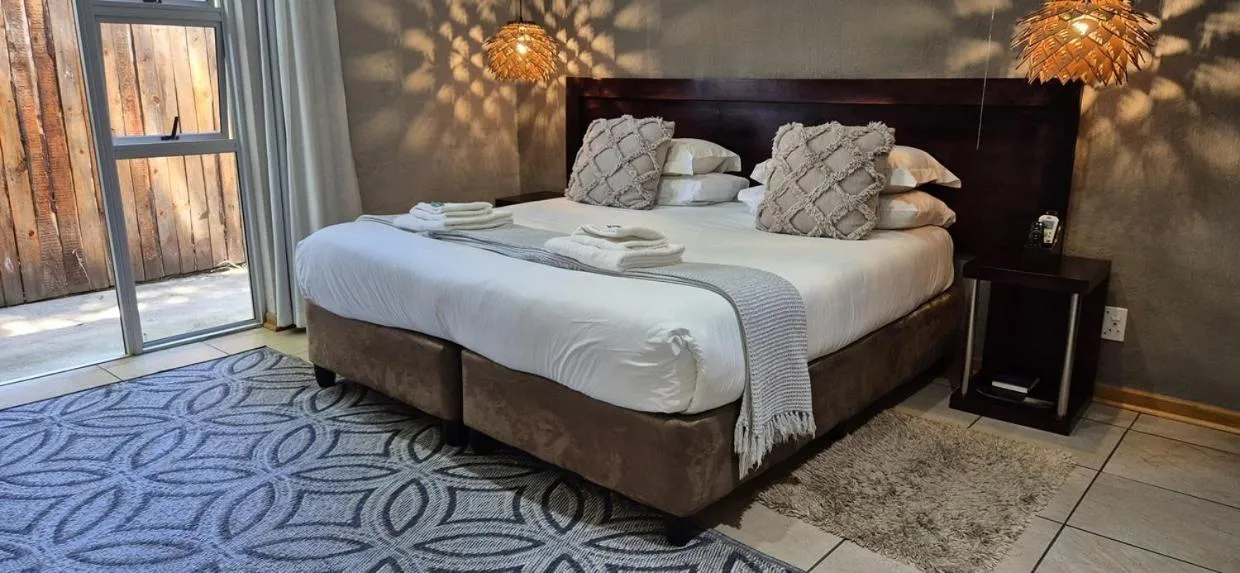 Bedroom, Bed in Elegant Lodge & Conference Center