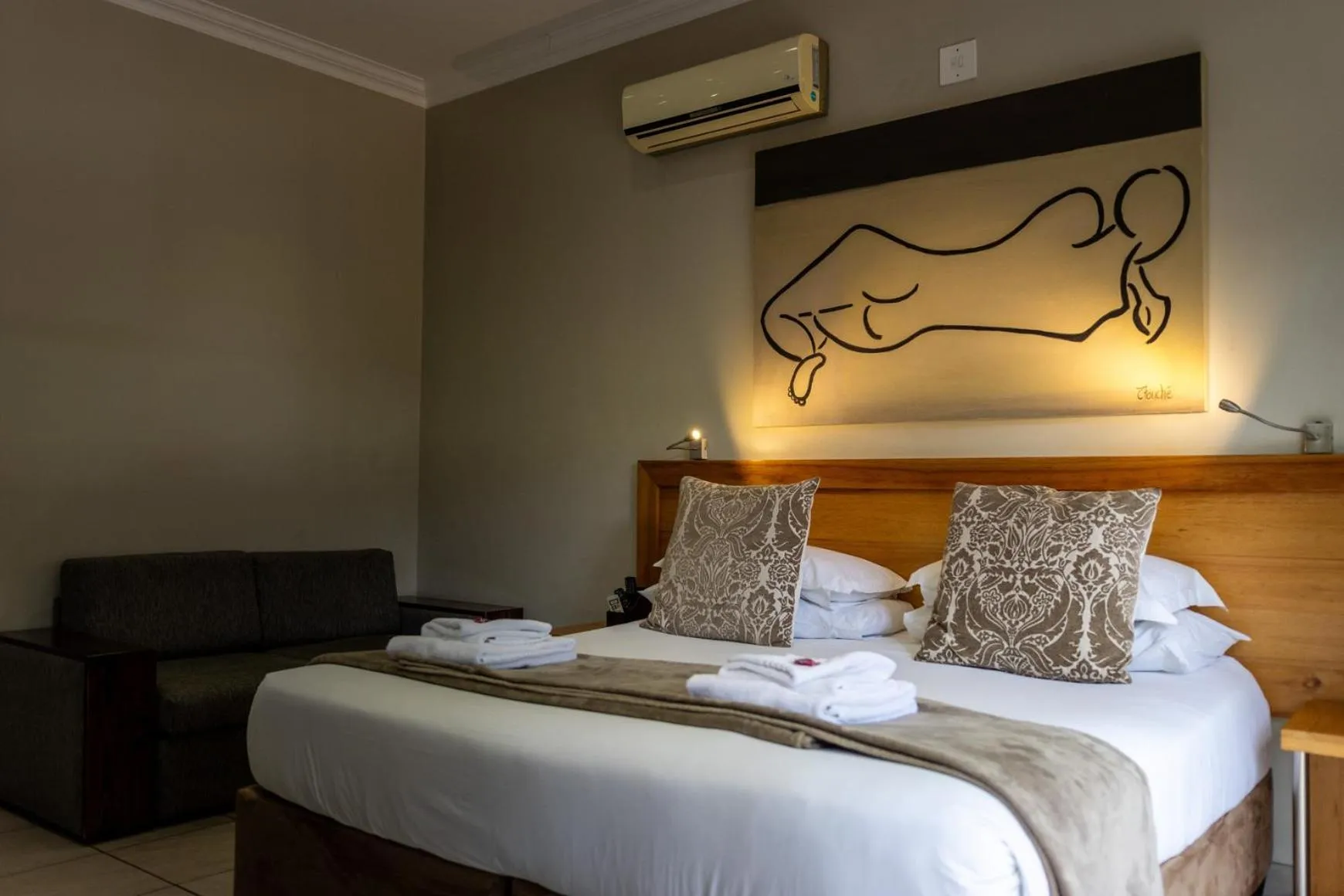 Bed in Elegant Lodge & Conference Center