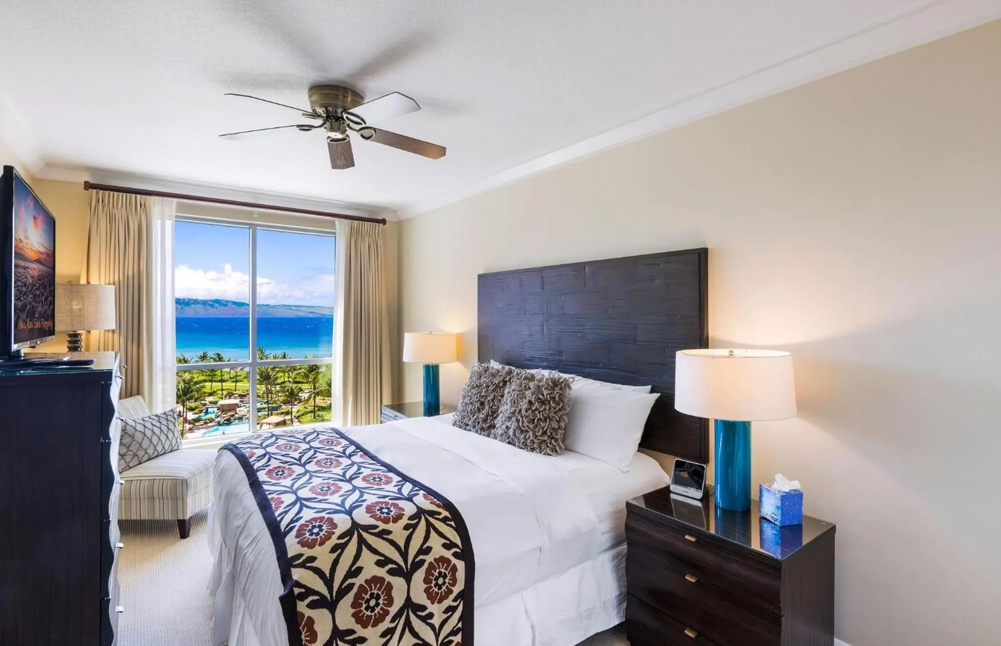 Property building, Bed in Honua Kai Resort And Spa By Maui Resort Rentals