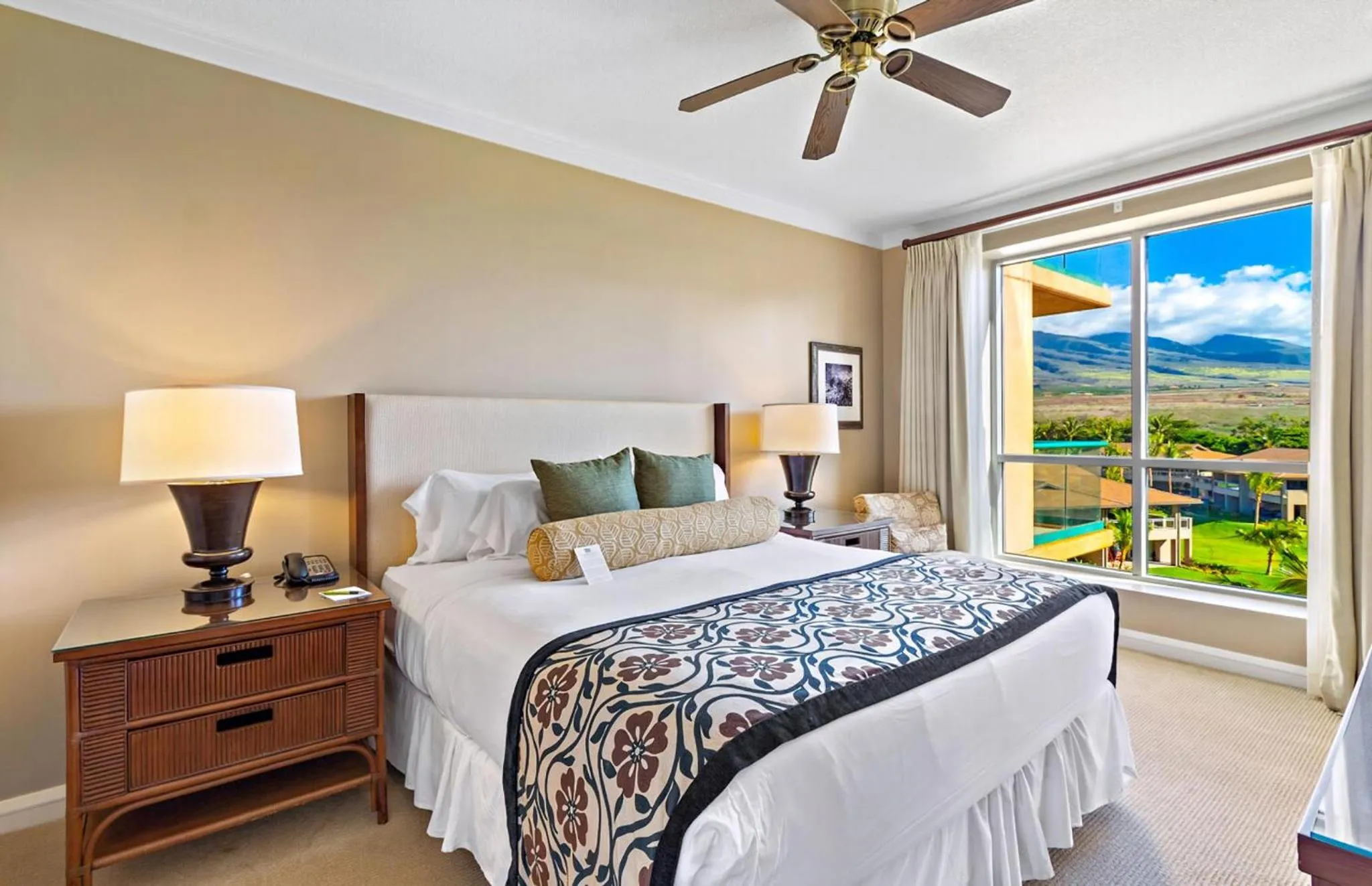 Property building, Bed in Honua Kai Resort And Spa By Maui Resort Rentals