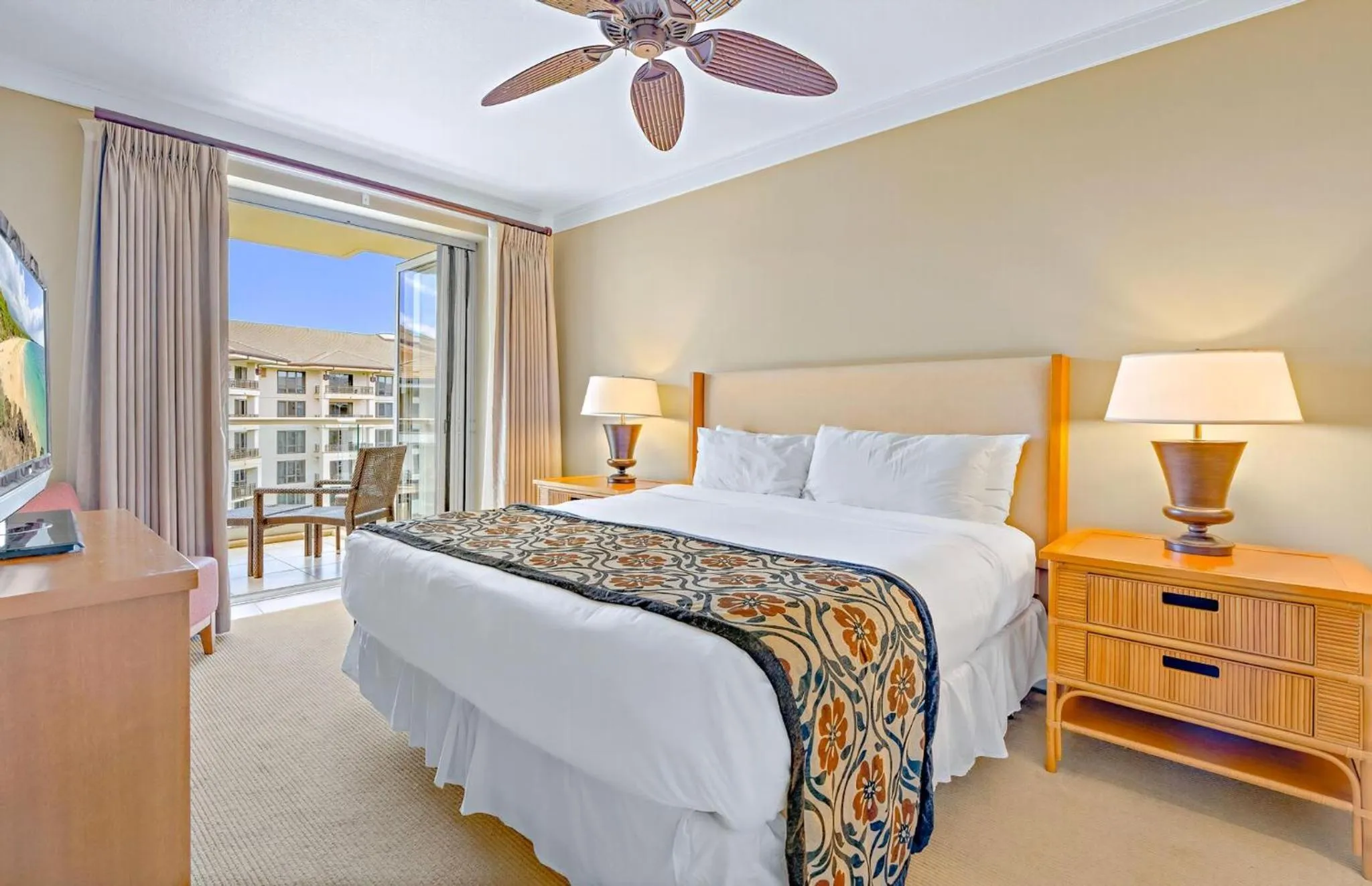 Property building, Bed in Honua Kai Resort And Spa By Maui Resort Rentals