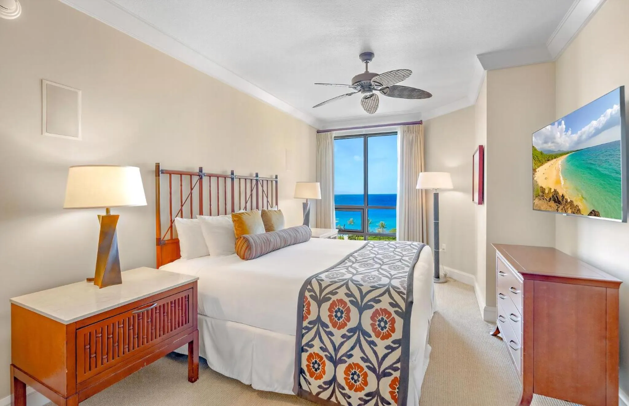 Property building, Bed in Honua Kai Resort And Spa By Maui Resort Rentals