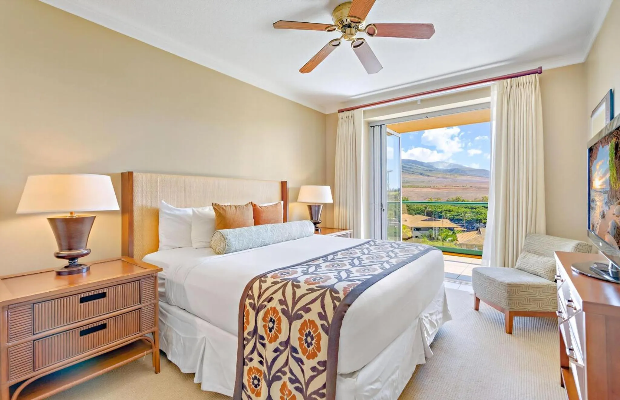 Property building, Bed in Honua Kai Resort And Spa By Maui Resort Rentals