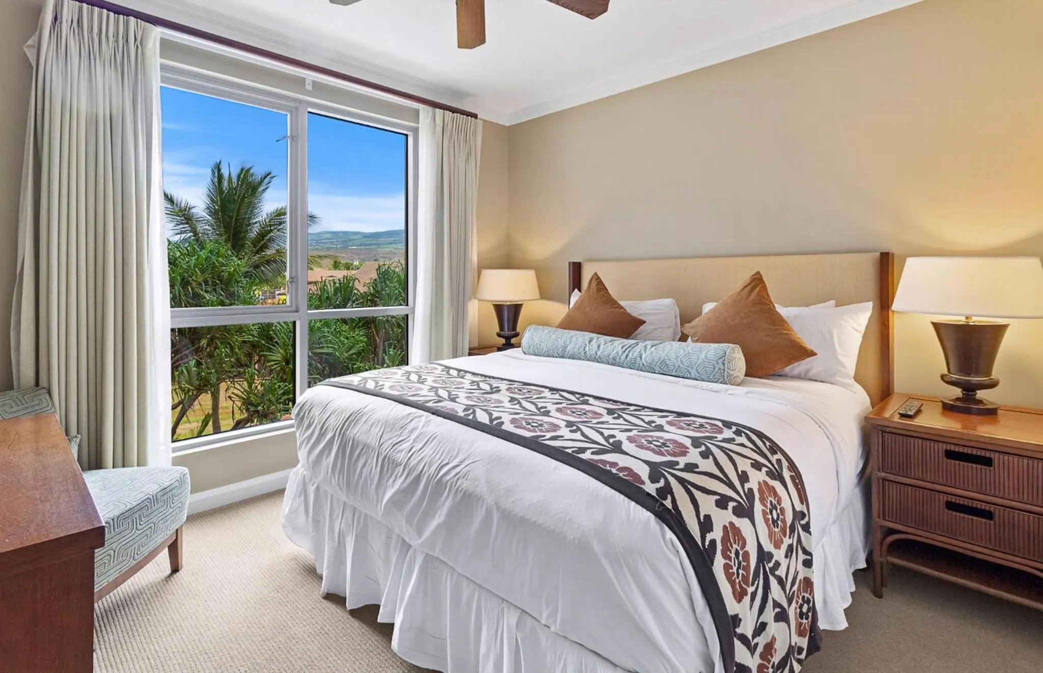 Property building, Bed in Honua Kai Resort And Spa By Maui Resort Rentals