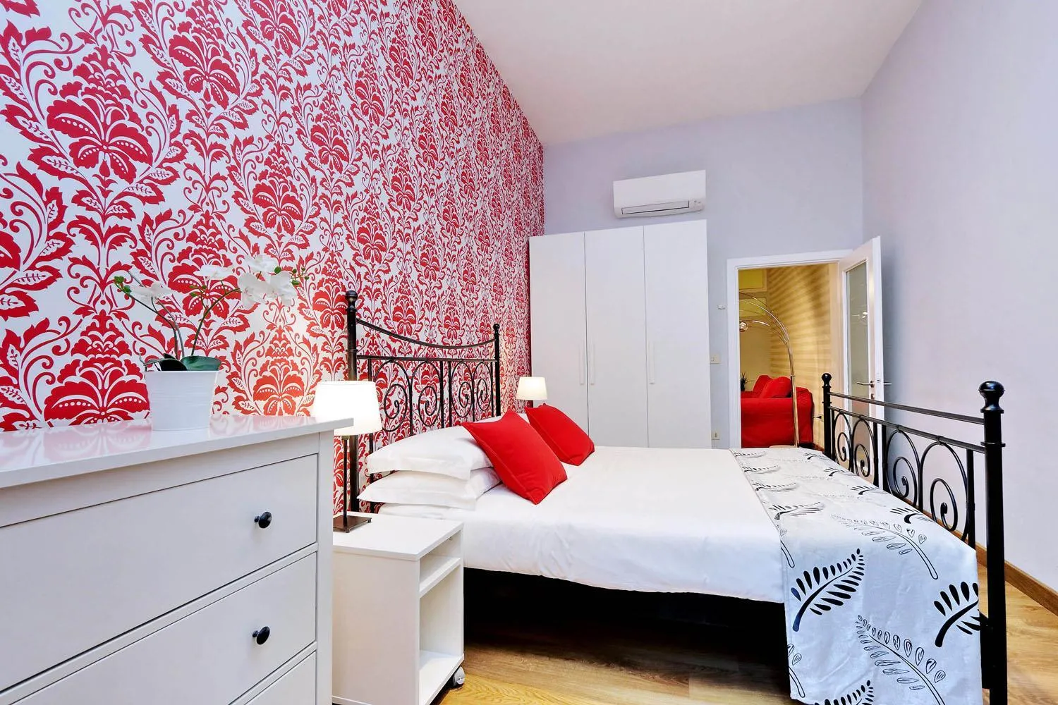 Bedroom, Bed in Cozy Tritone - My Extra Home